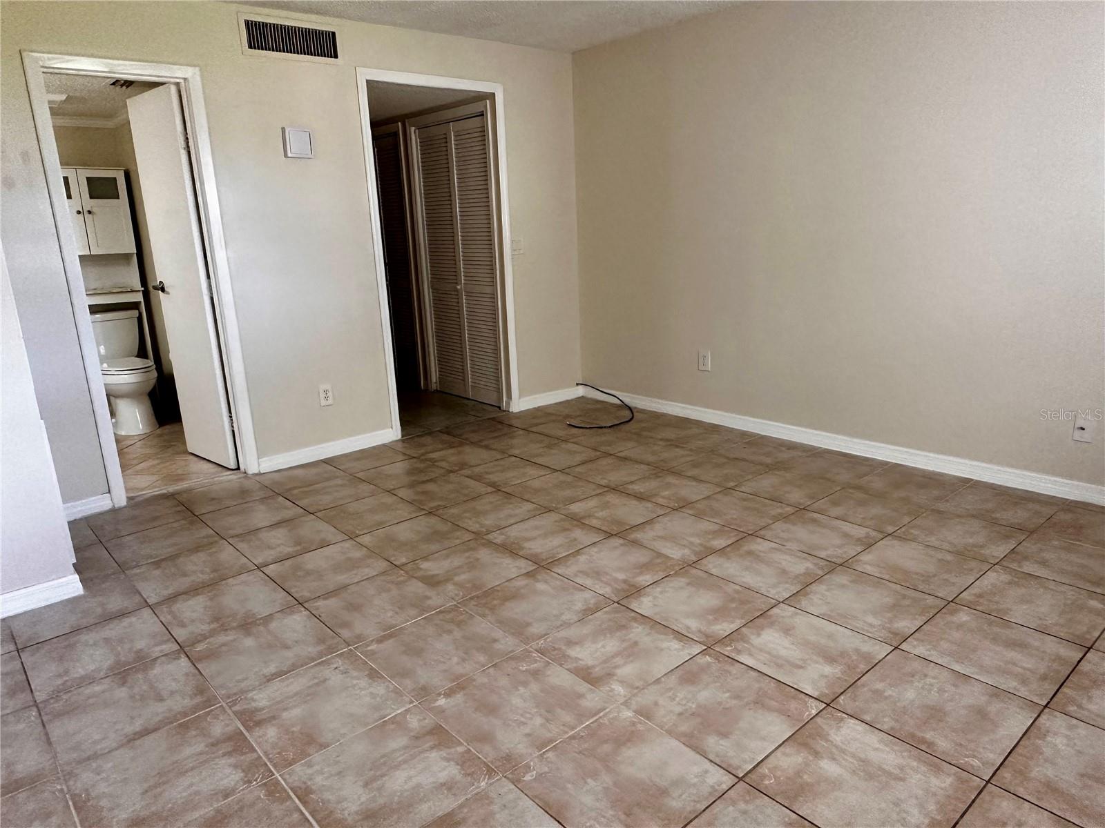 122 N Kings Ave #101 Property Photo 18
