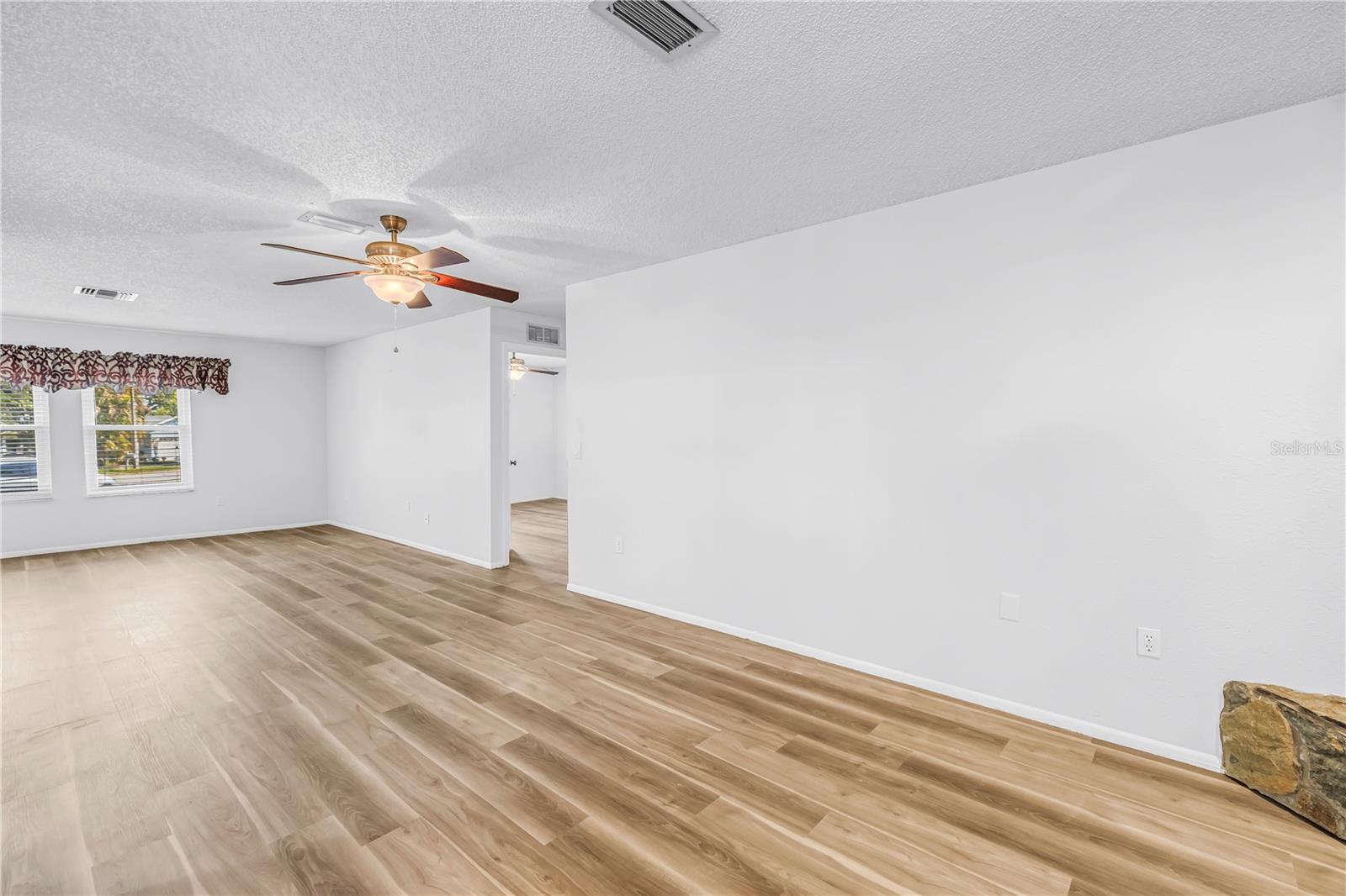 112 Meadowcross Dr Property Photo 25