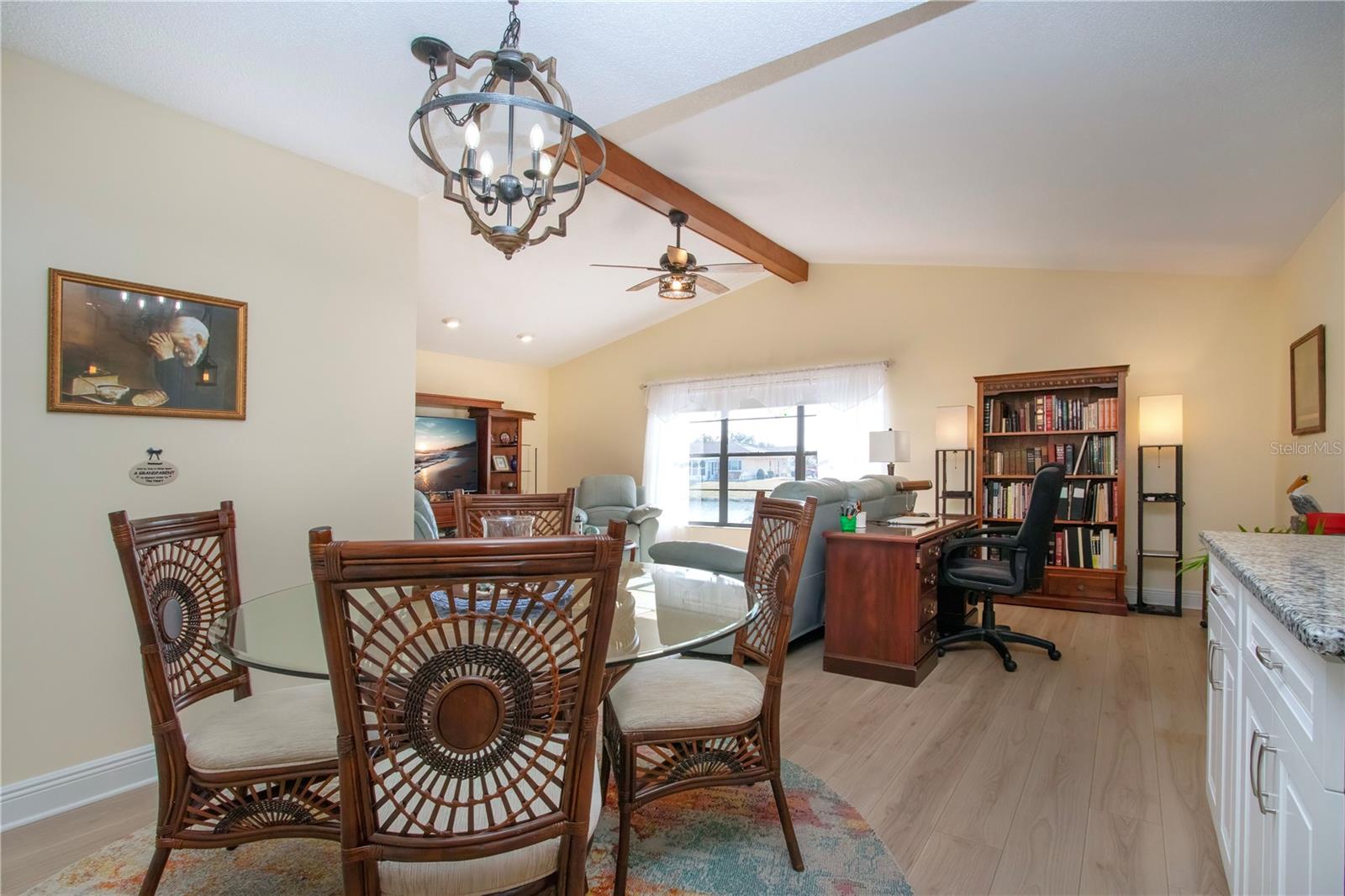 2016 E View Dr Property Photo 33
