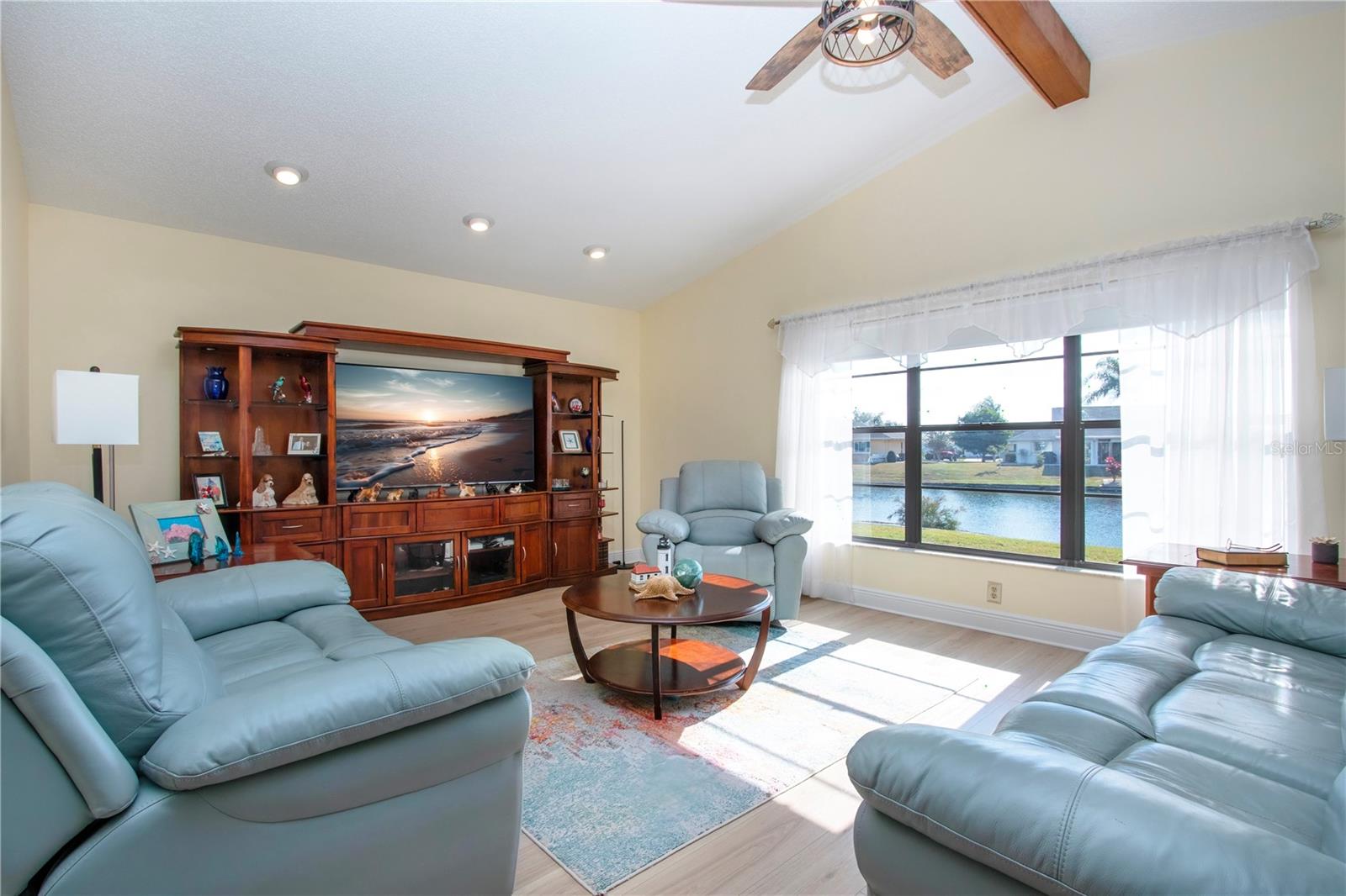 2016 E View Dr Property Photo 37