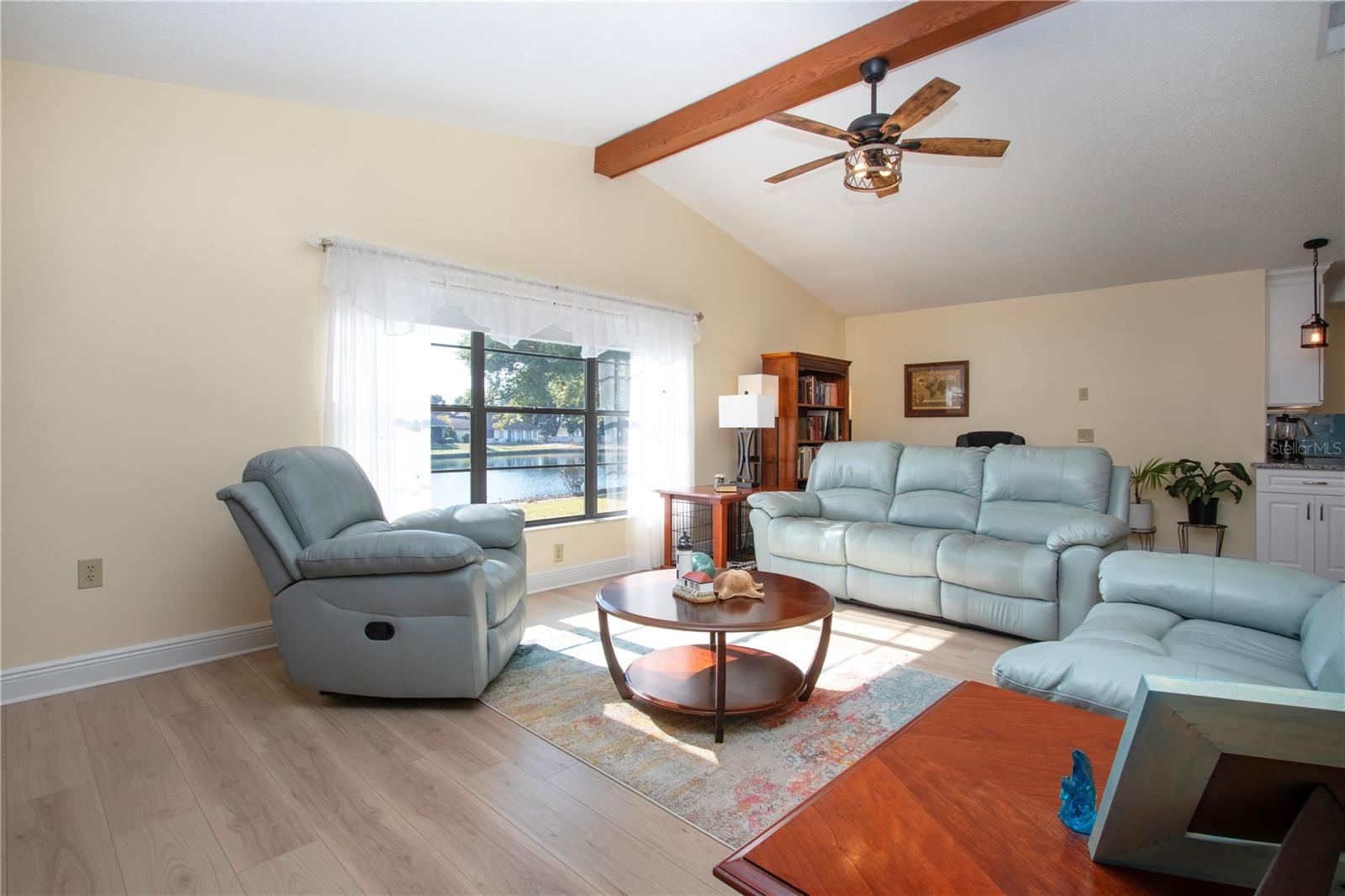 2016 E View Dr Property Photo 38