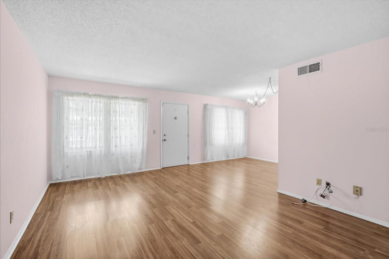 4910 Bay St Ne #105 Property Photo 4