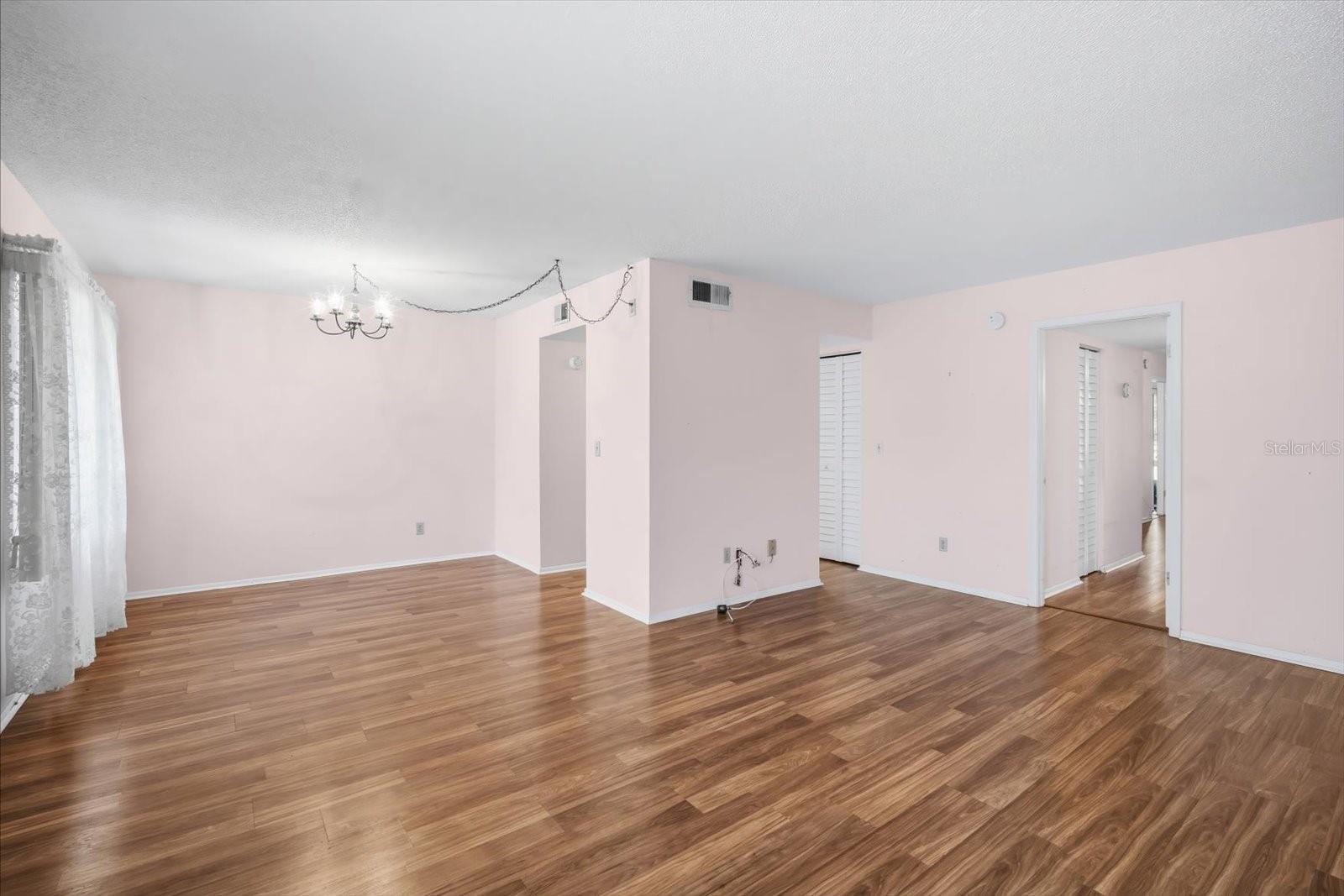 4910 Bay St Ne #105 Property Photo 5