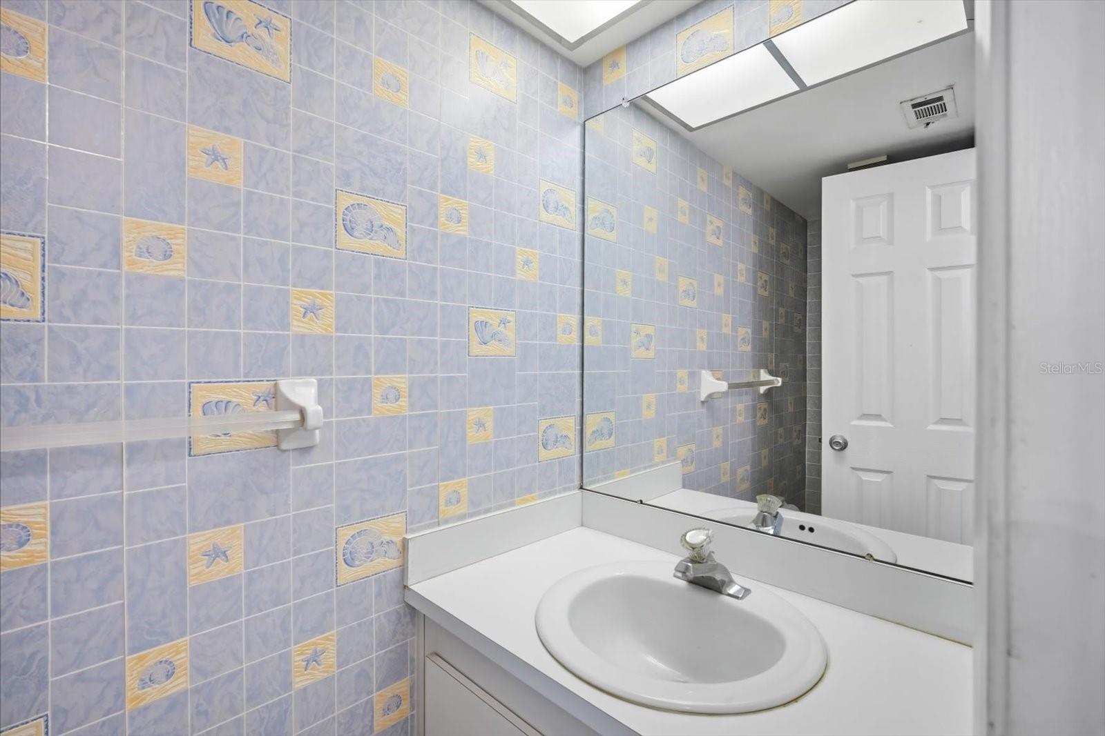4910 Bay St Ne #105 Property Photo 6