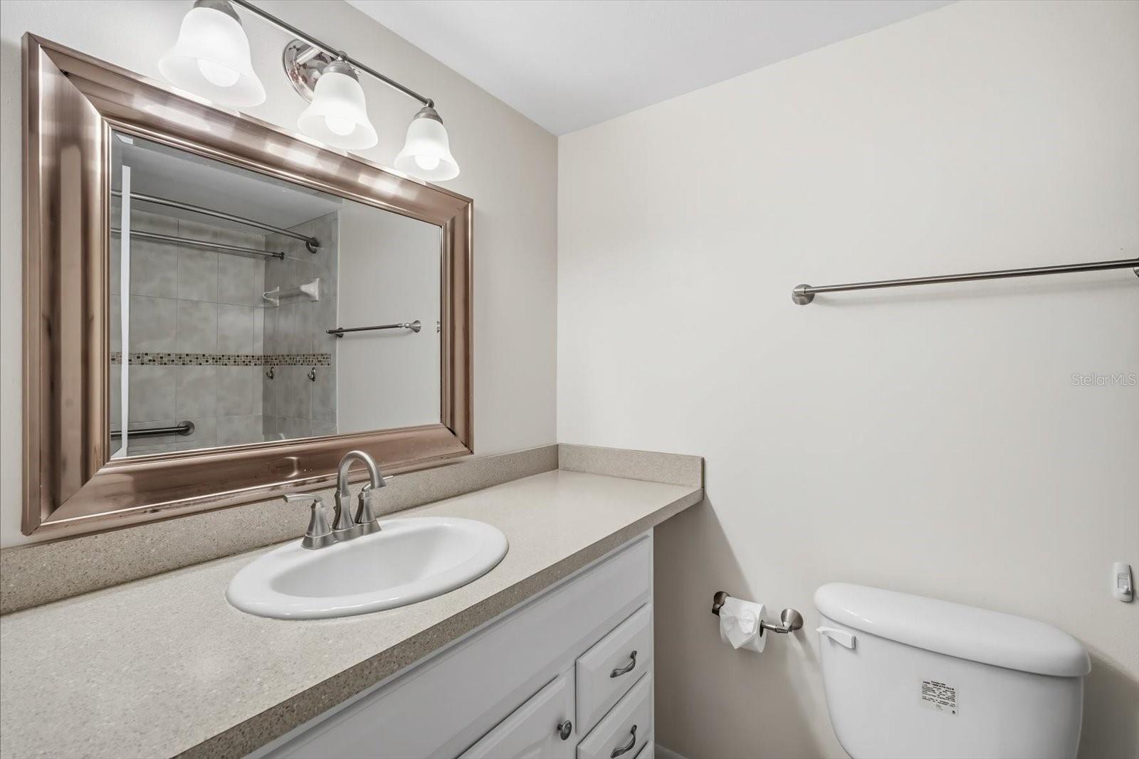 4910 Bay St Ne #105 Property Photo 13