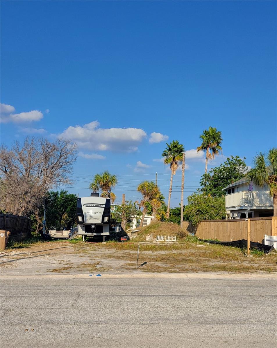 14049 Palm St Property Photo 1