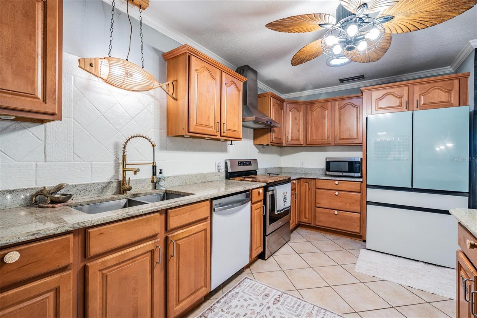 302 Whitcomb Blvd Property Photo 10