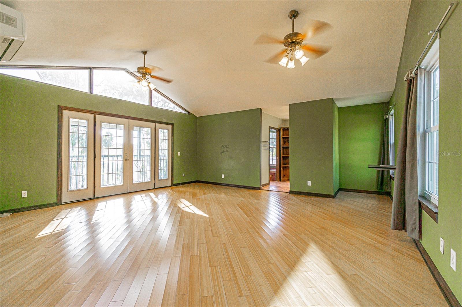 12510 Forest Hills Dr Property Photo 17