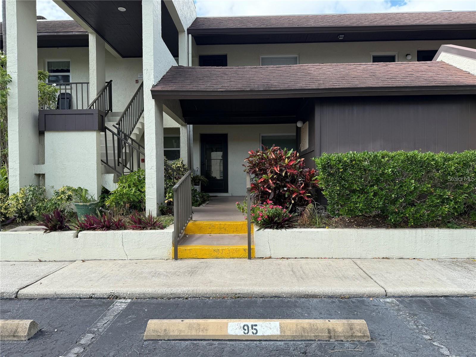 1100 E BAY DR #95