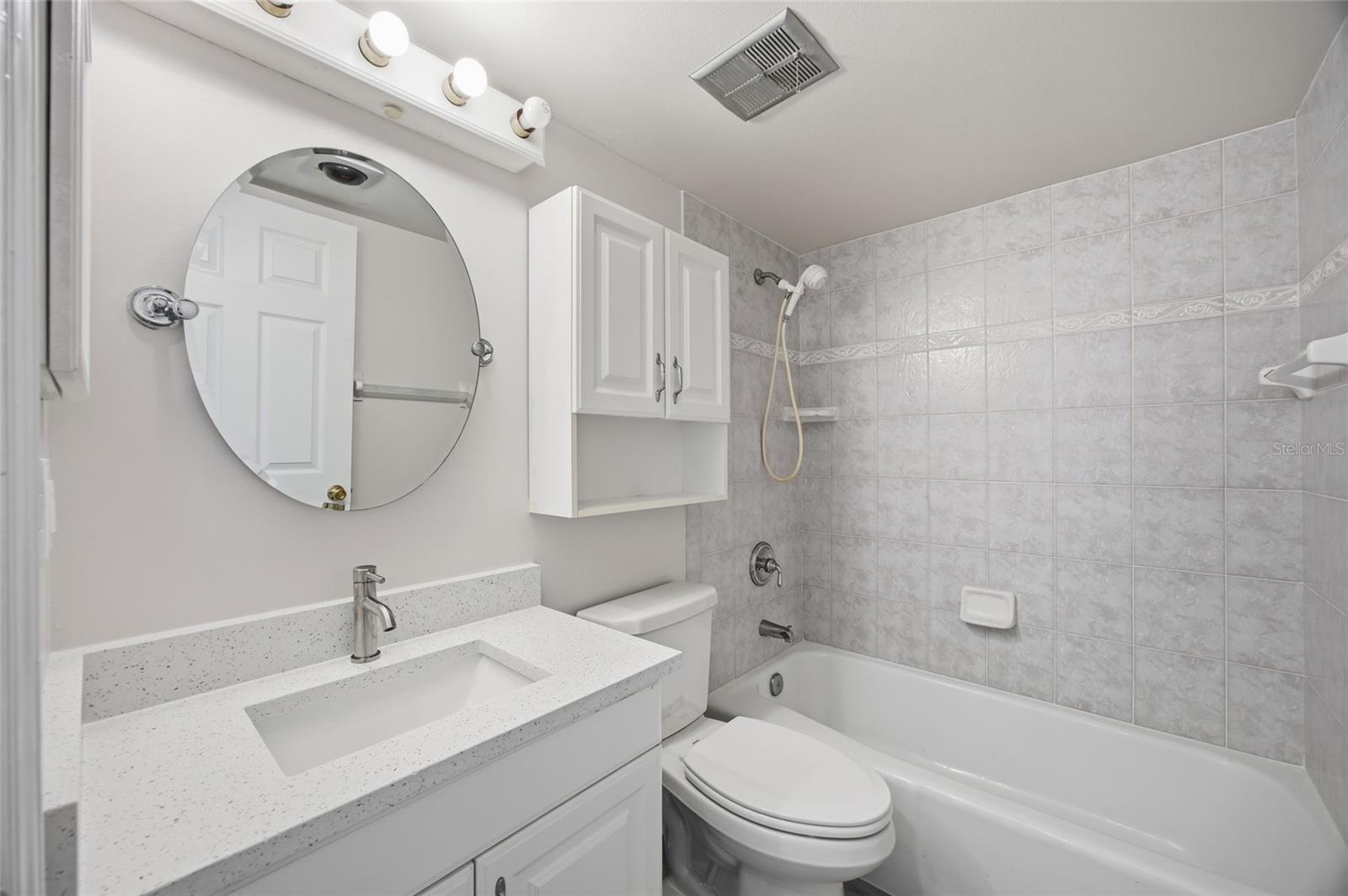4859 Independence Dr Property Photo 17