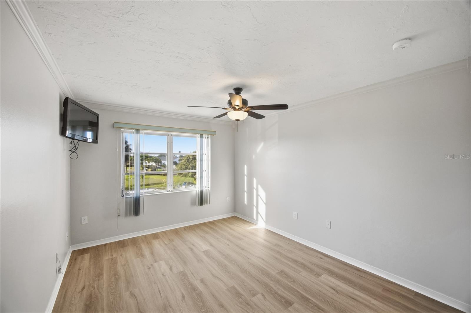 4859 Independence Dr Property Photo 18