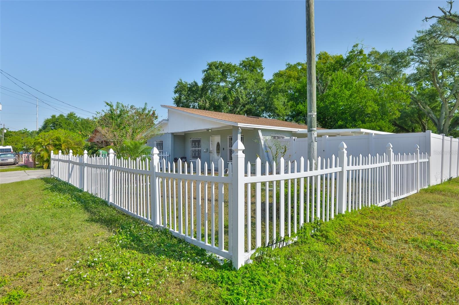 3901 N Clearfield Ave Property Photo 3