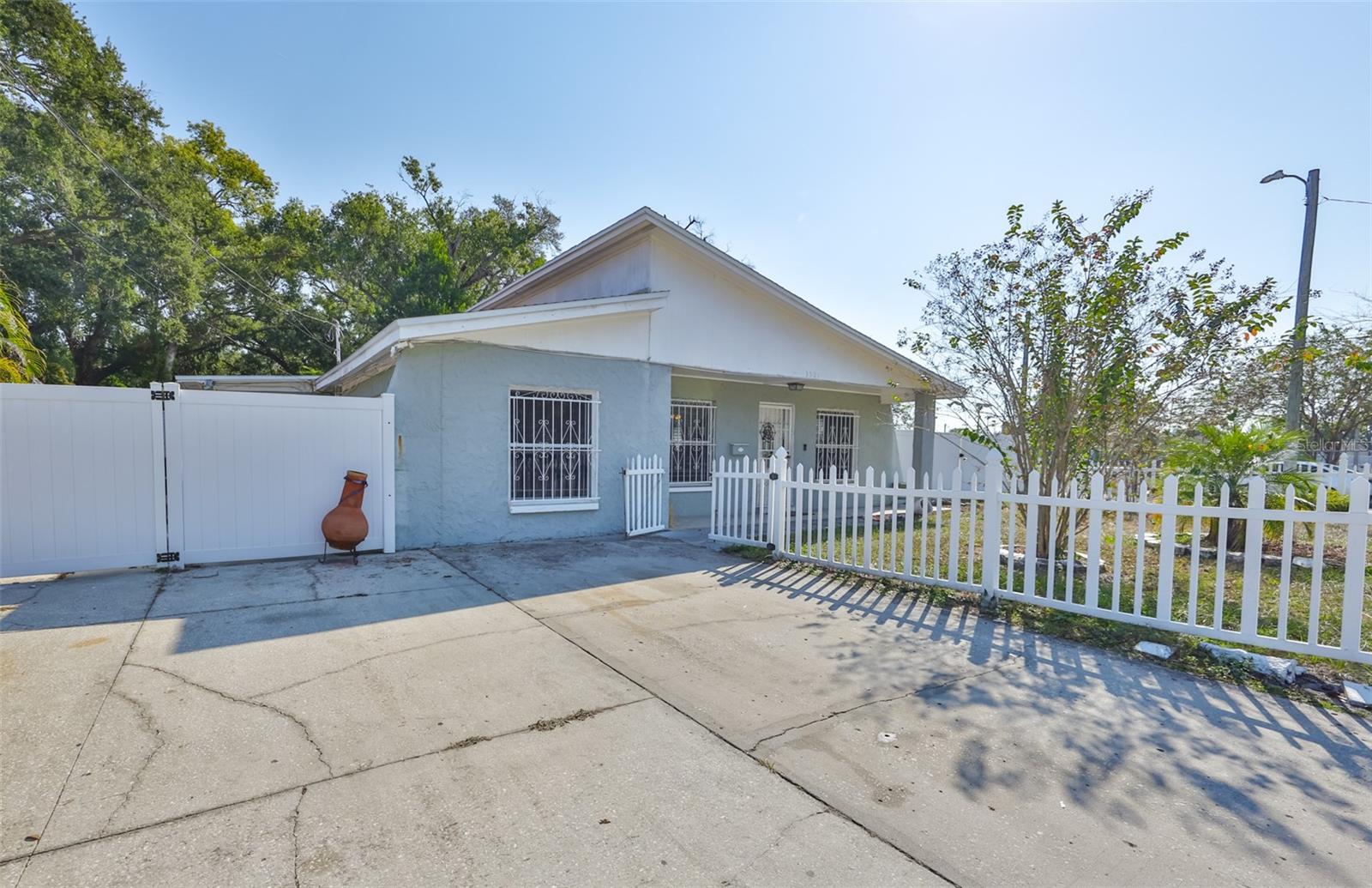 3901 N Clearfield Ave Property Photo 4
