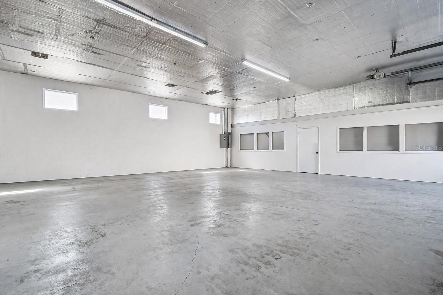 6010 Wall St Property Photo 3