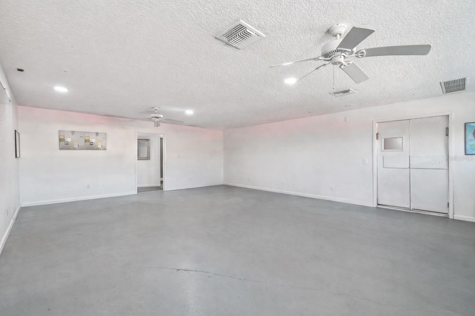 6010 Wall St Property Photo 8