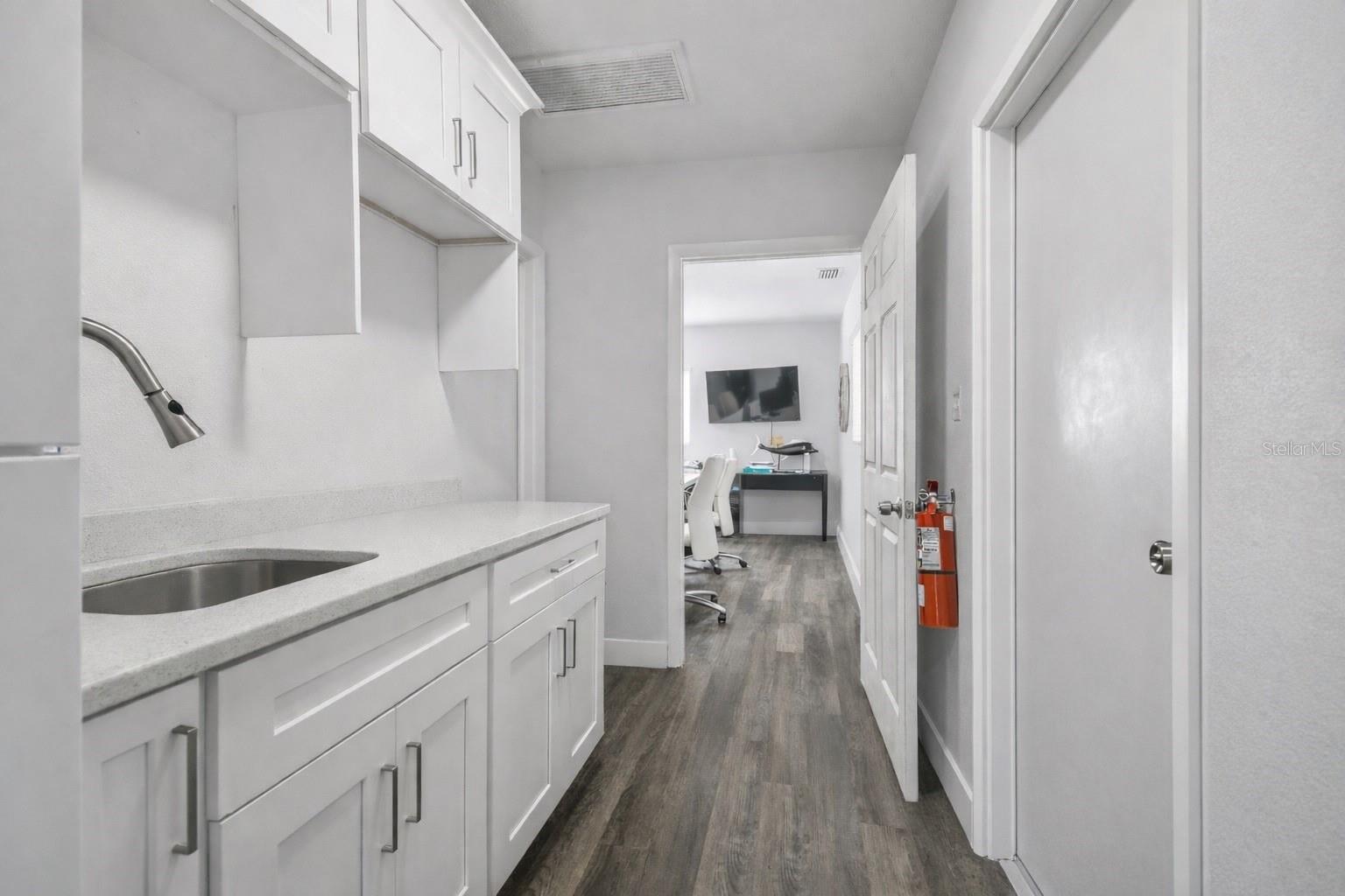 6010 Wall St Property Photo 13