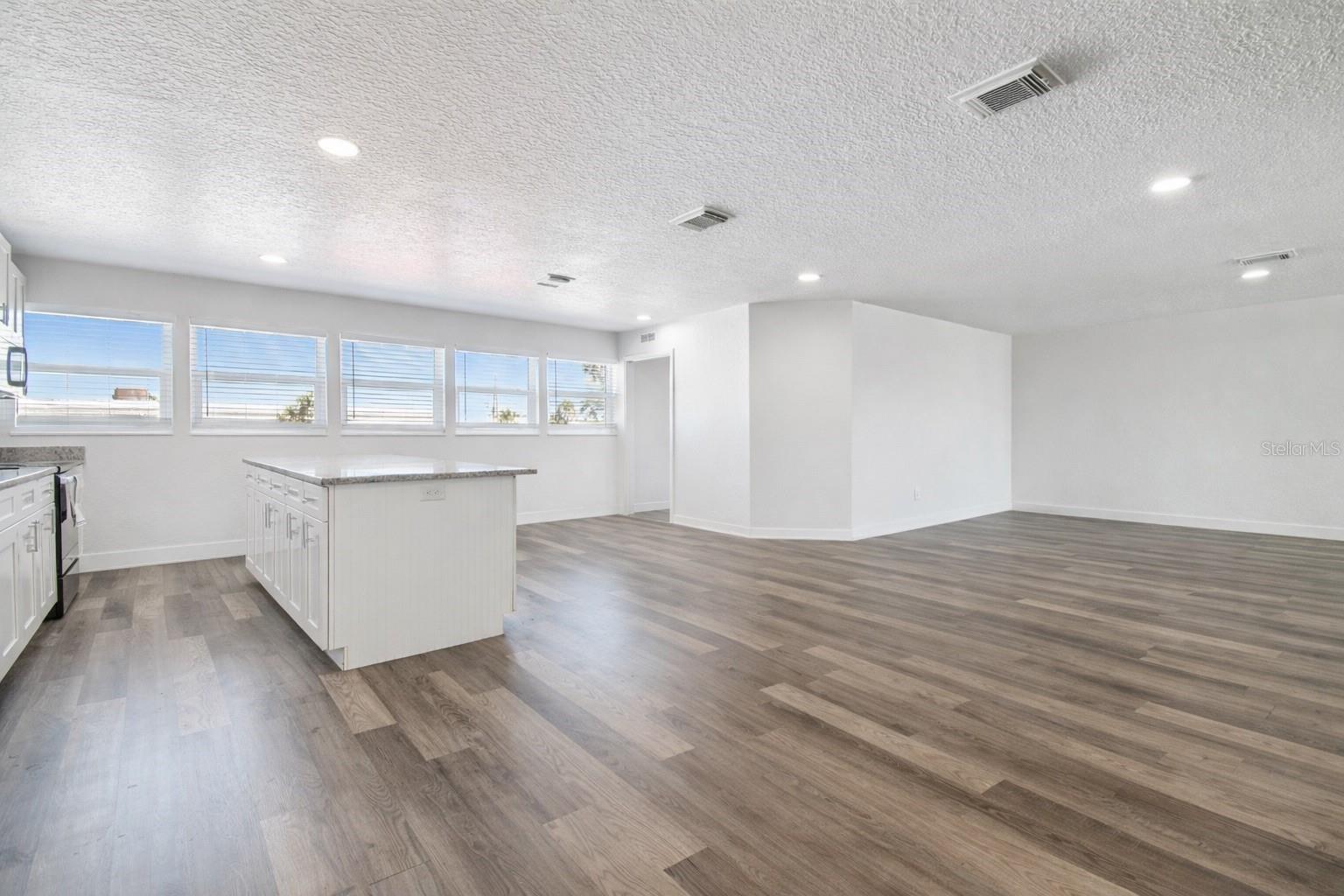 6010 Wall St Property Photo 17