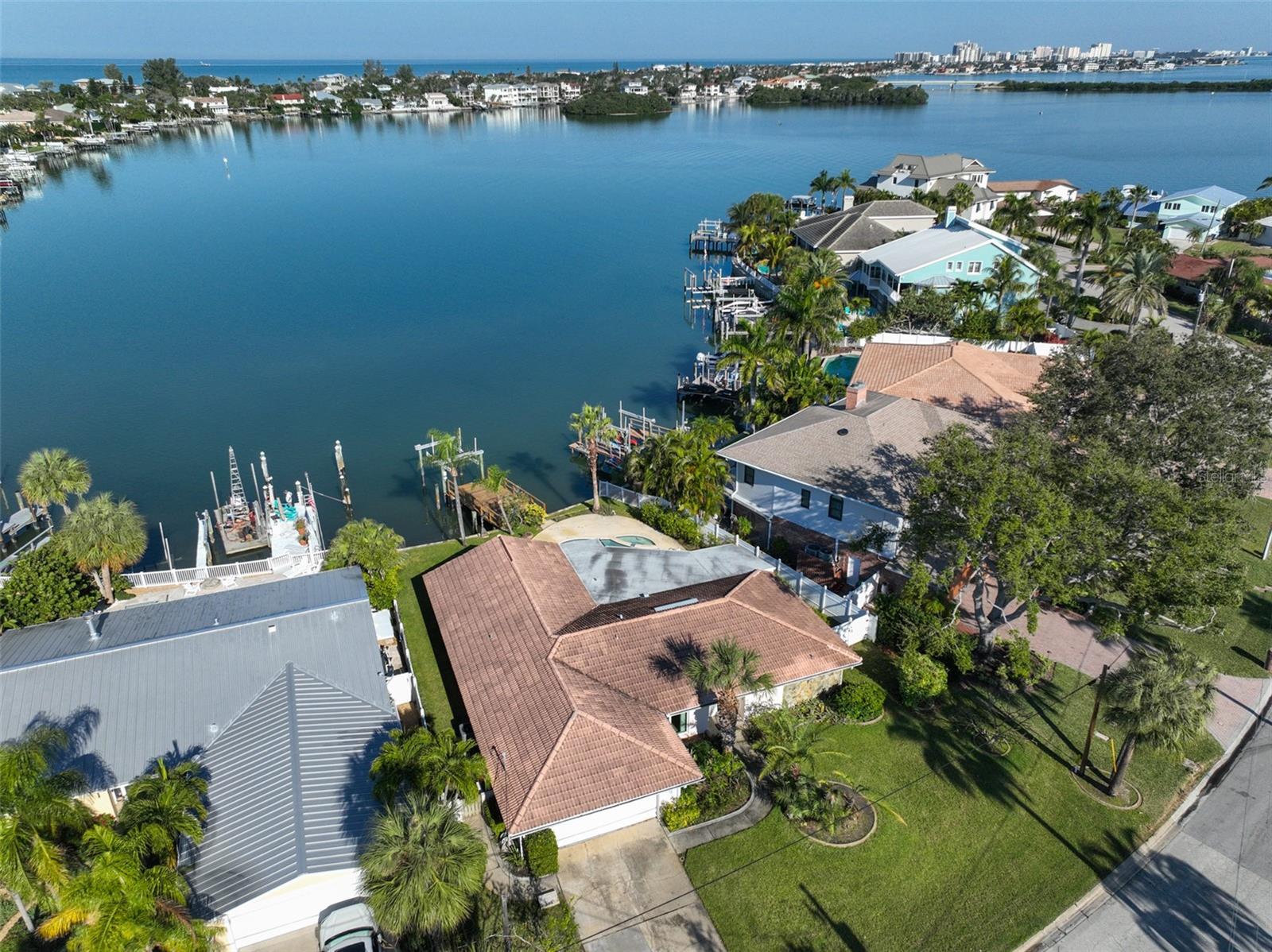 410 Harbor Dr N Property Photo 6