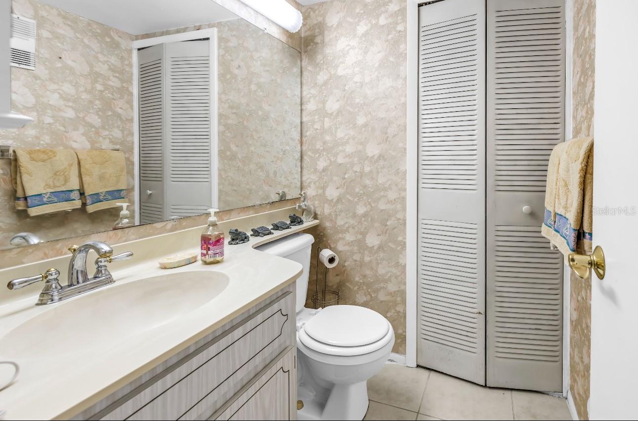 7700 Sun Island Dr S #402 Property Photo 4