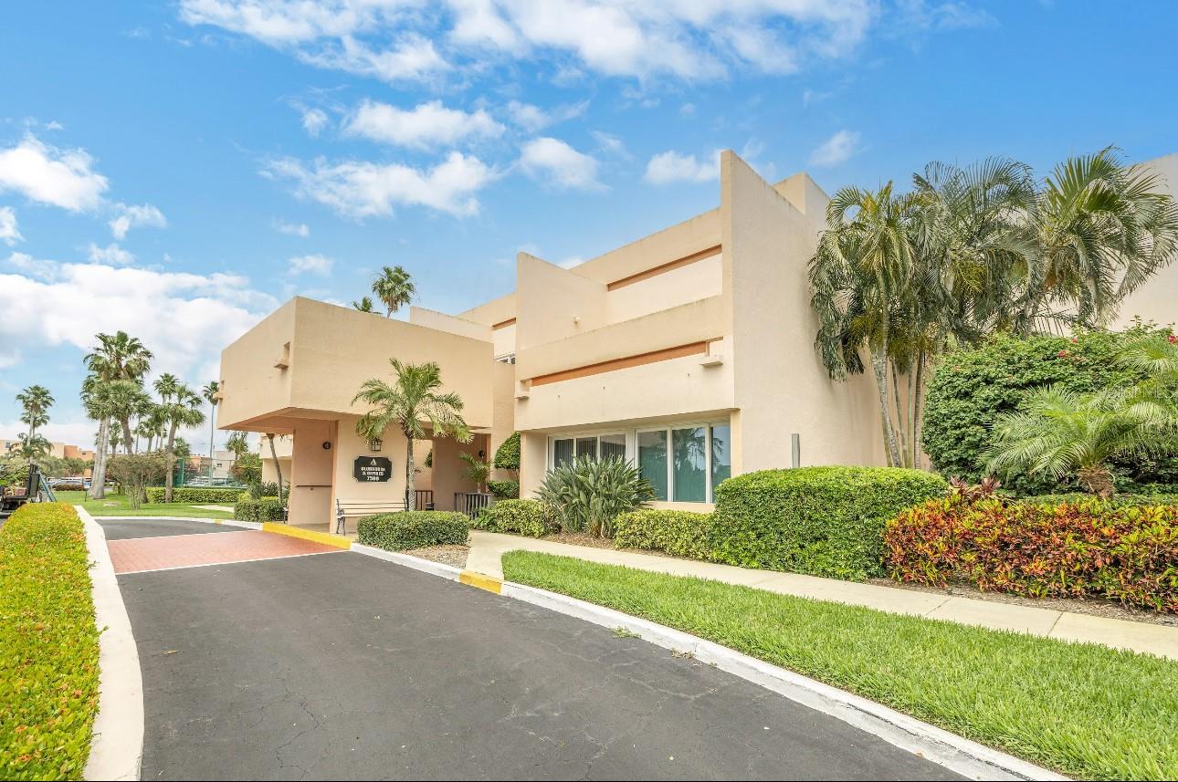 7700 Sun Island Dr S #402 Property Photo 18