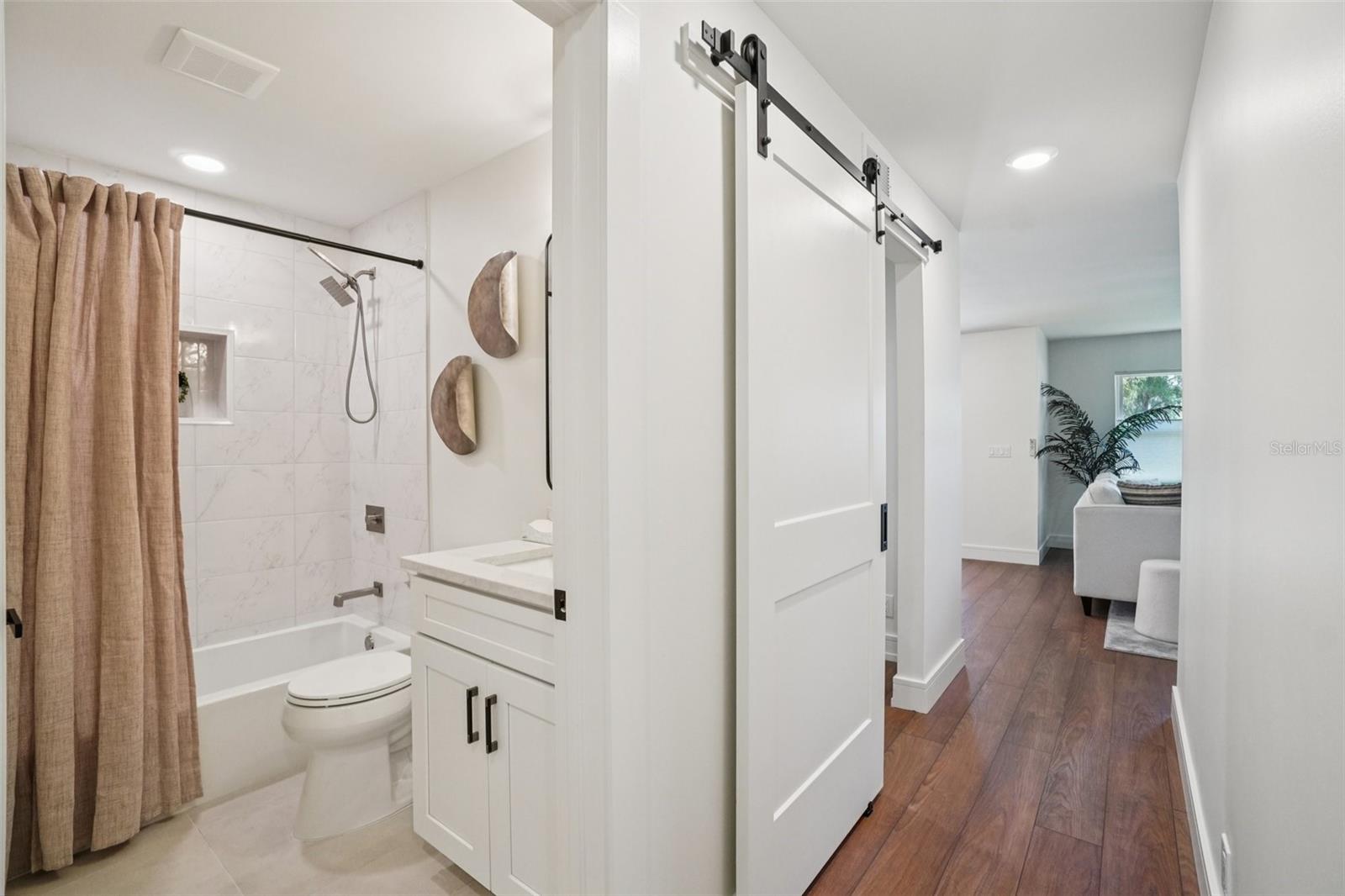 3123 W La Salle St Property Photo 23