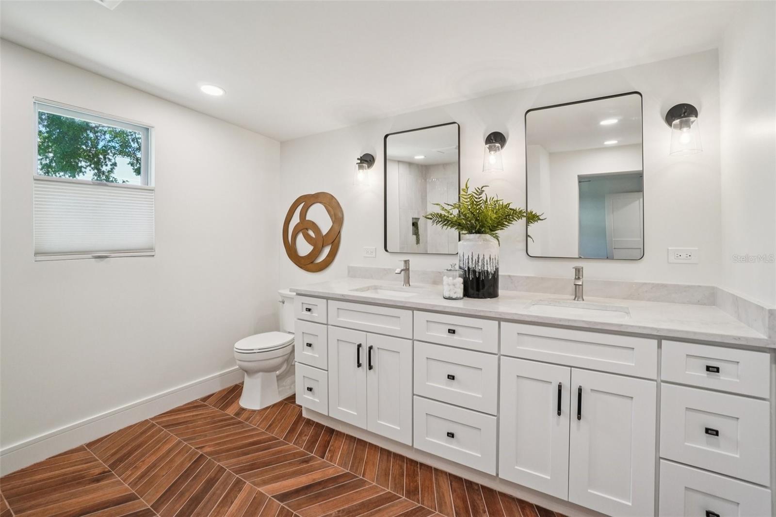 3123 W La Salle St Property Photo 27