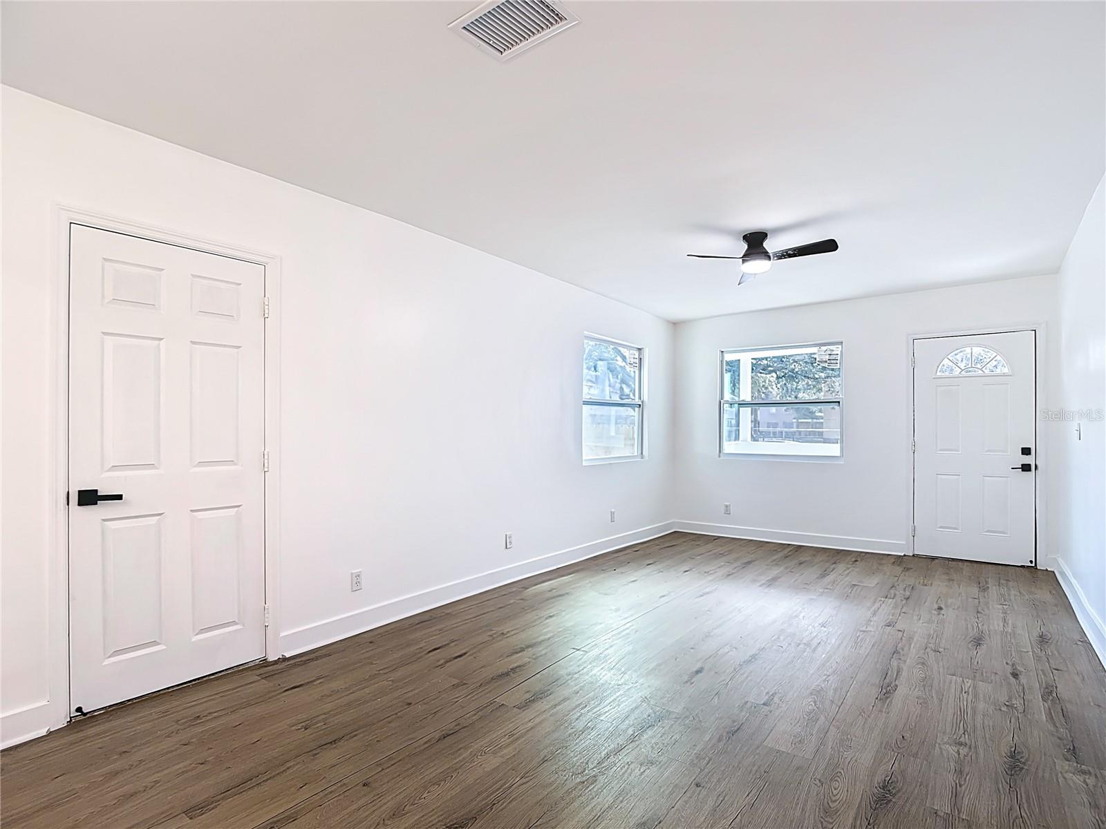 402 E Virginia Ave Property Photo 6