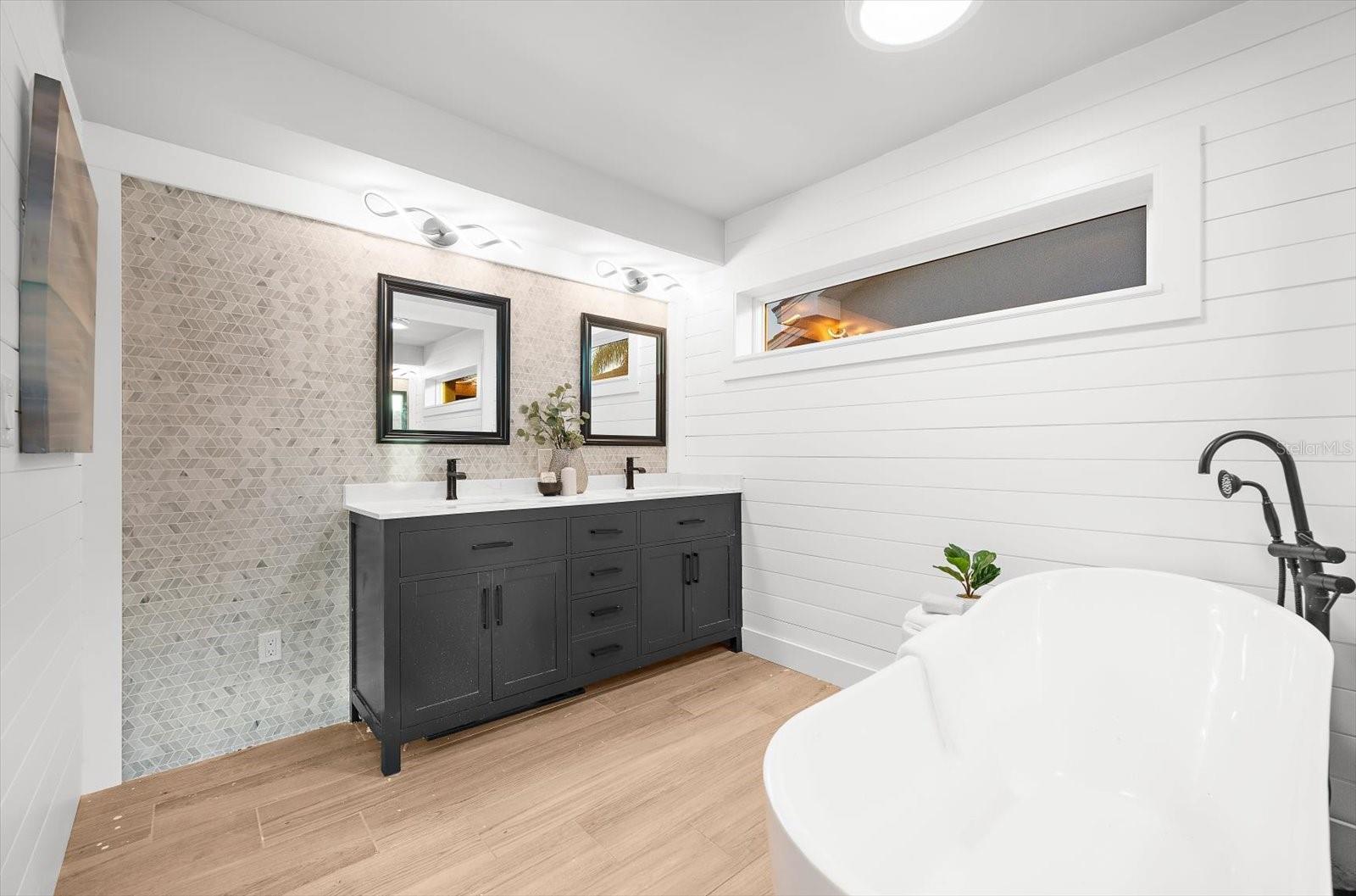 330 Leeward Is Property Photo 30