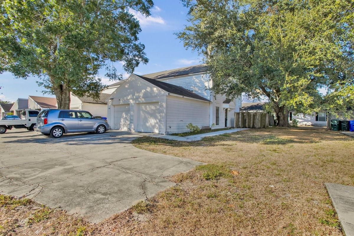 1817 Crystal Grove Dr Property Photo 1