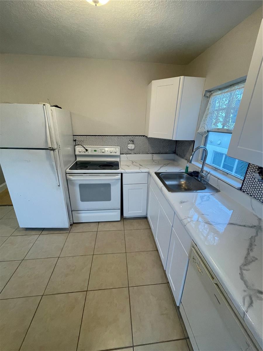 727 1/2 Edgewater Dr Property Photo 2