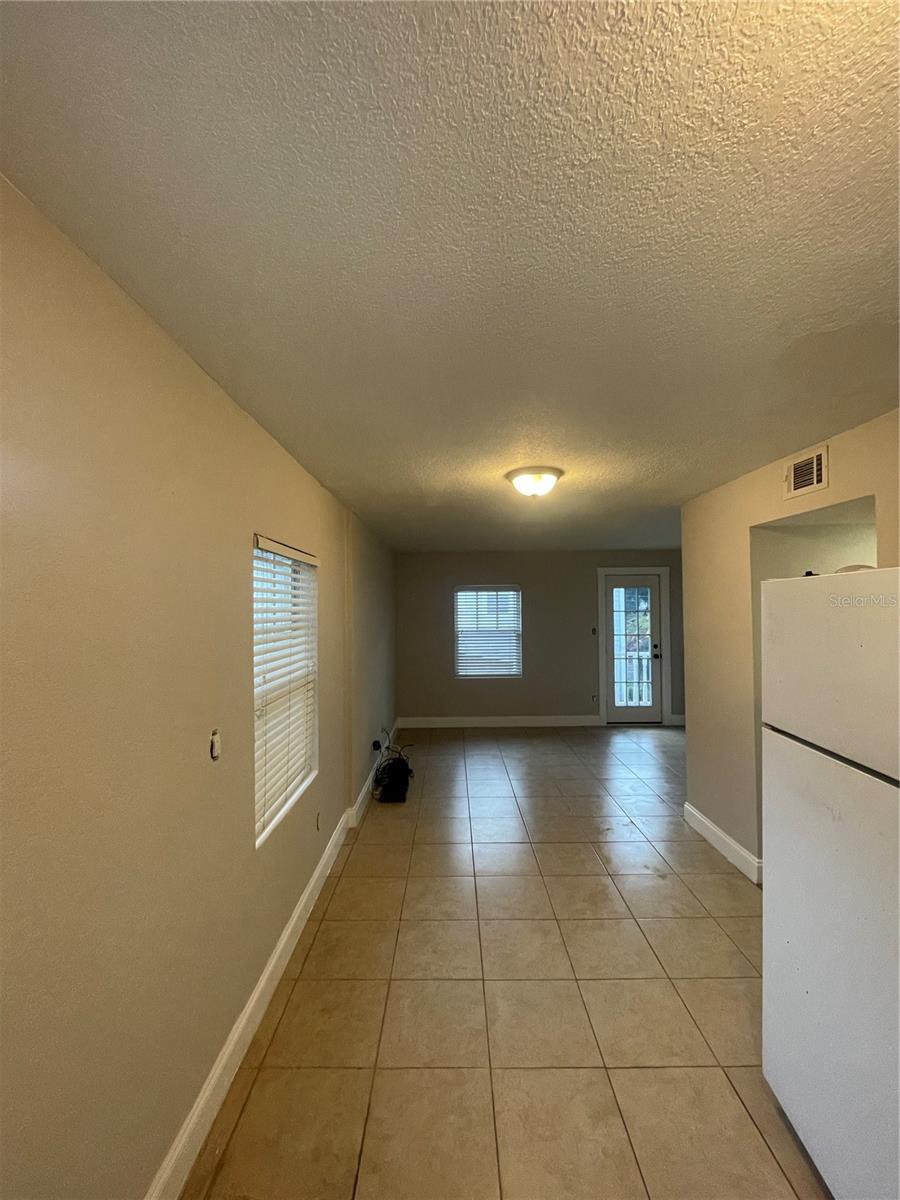 727 1/2 Edgewater Dr Property Photo 4
