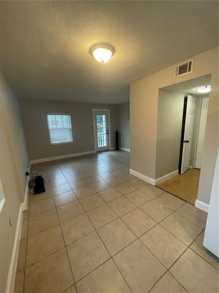 727 1/2 Edgewater Dr Property Photo 5