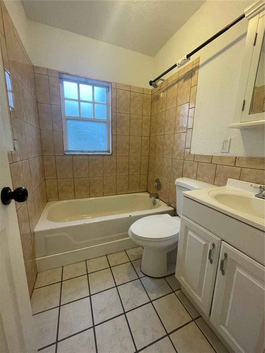 727 1/2 Edgewater Dr Property Photo 8