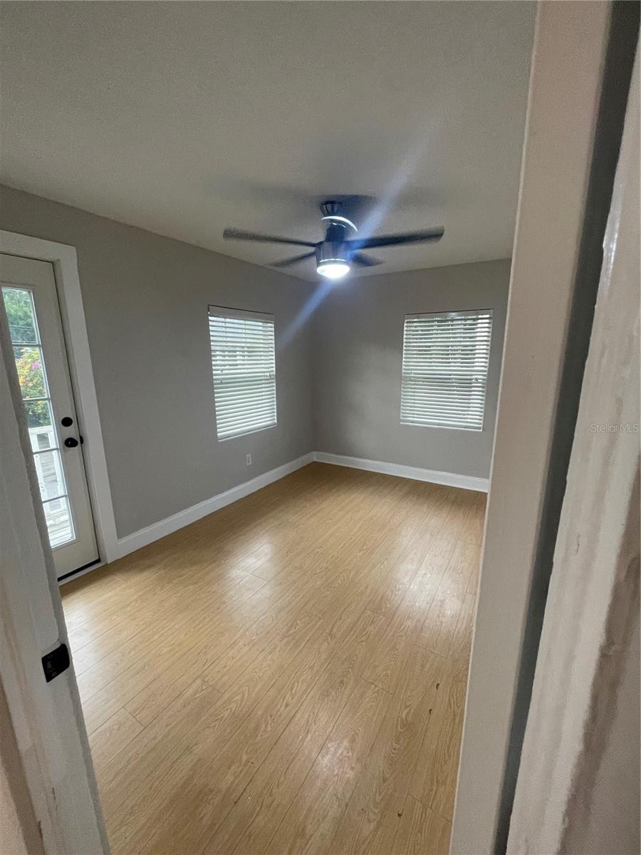727 1/2 Edgewater Dr Property Photo 17