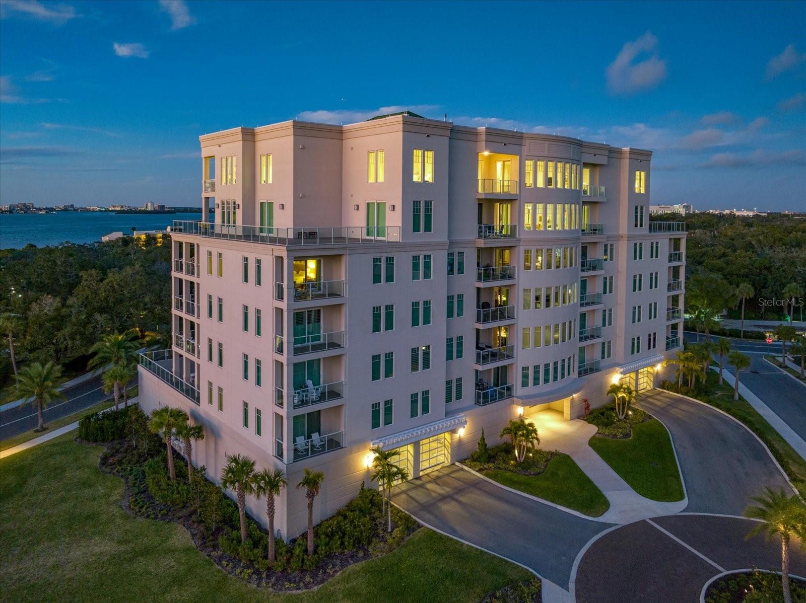 8 Palm Ter #605 Property Photo 4