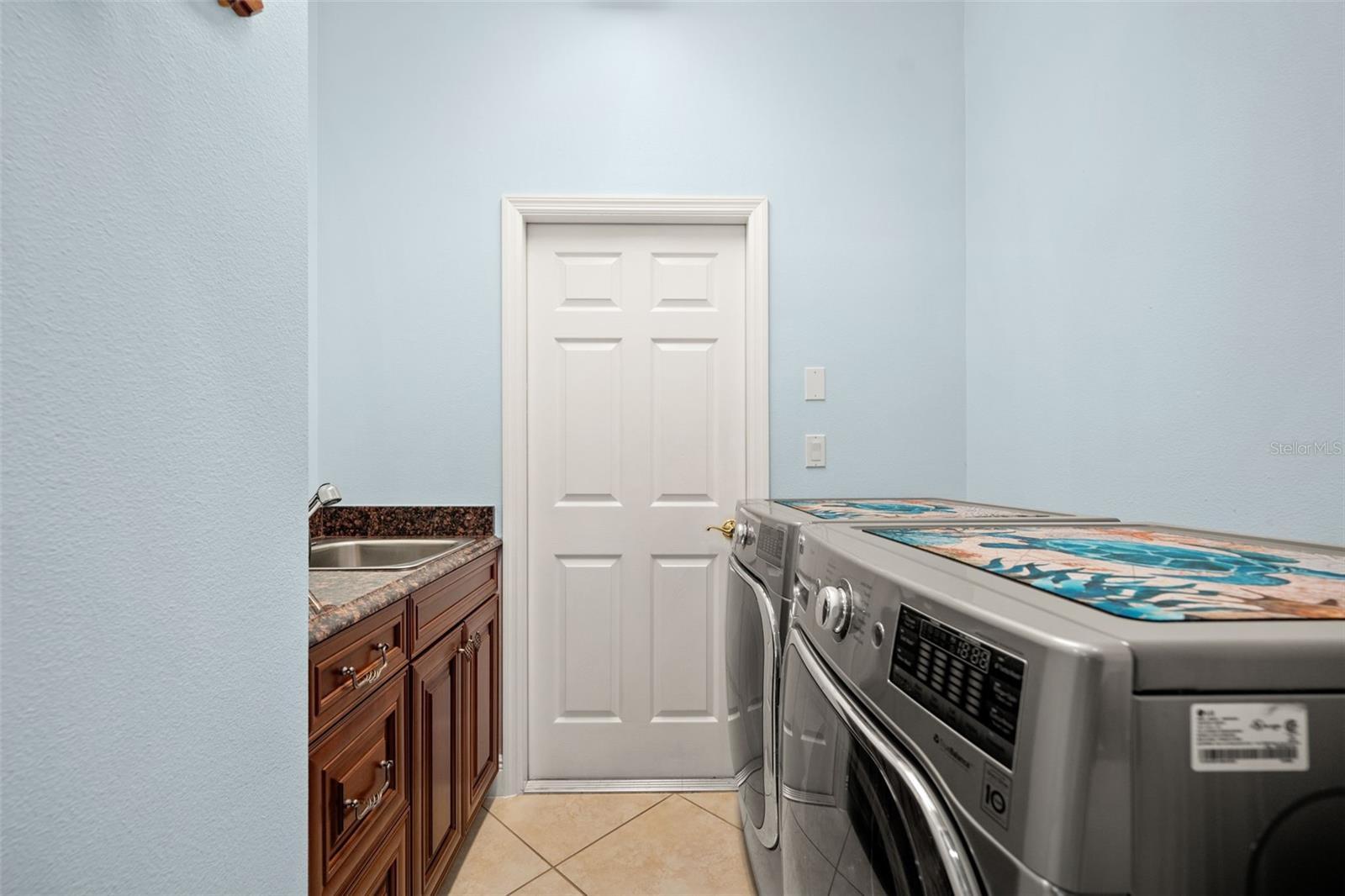 6882 Tailfeather Way Property Photo 14