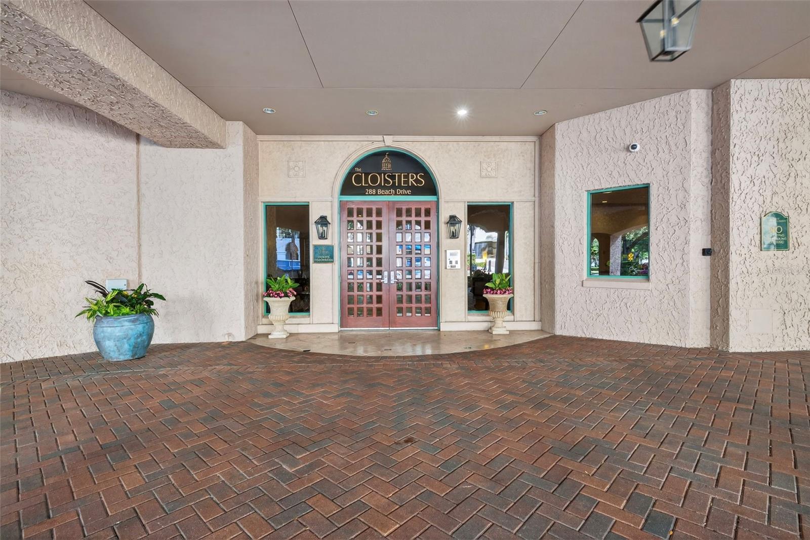 288 Beach Dr Ne #4b Property Photo 4