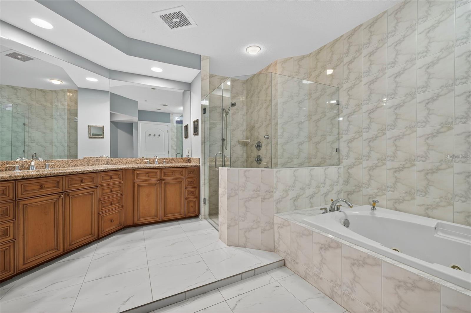 288 Beach Dr Ne #4b Property Photo 49
