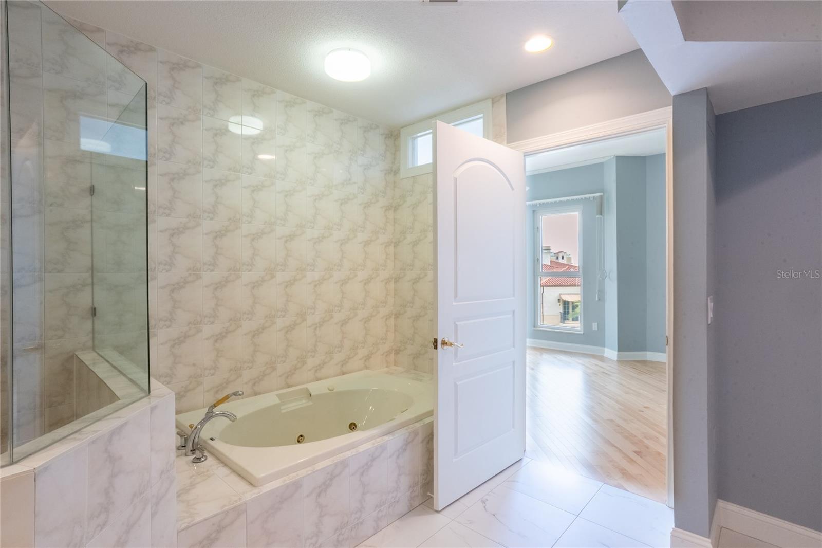 288 Beach Dr Ne #4b Property Photo 52