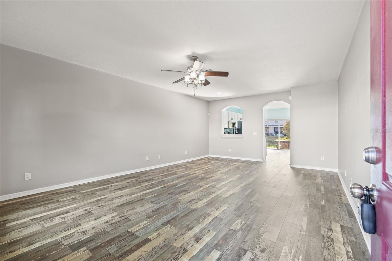 16302 Swan View Cir Property Photo 6