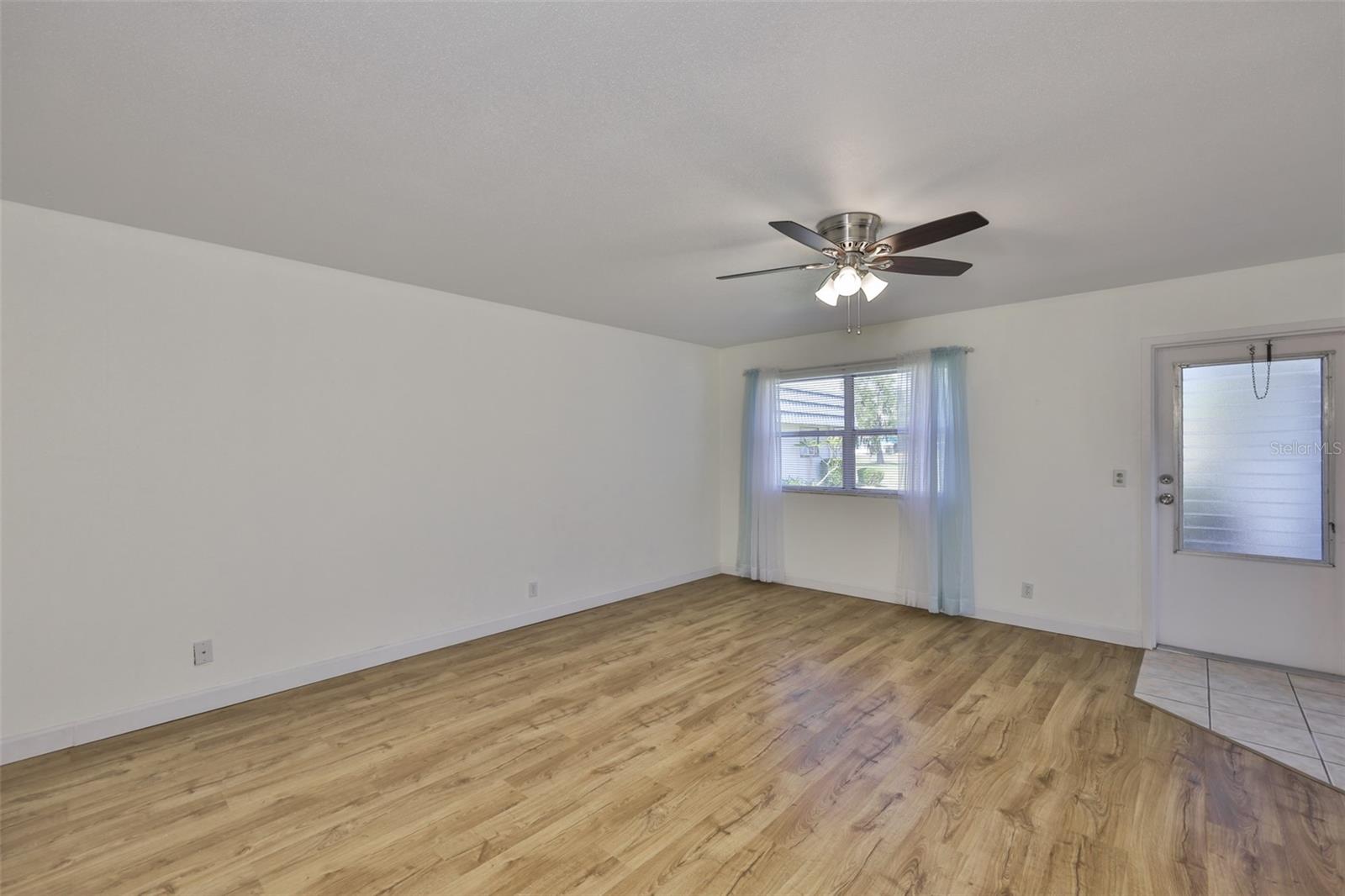 1811 Bedford Ln #153 Property Photo 4