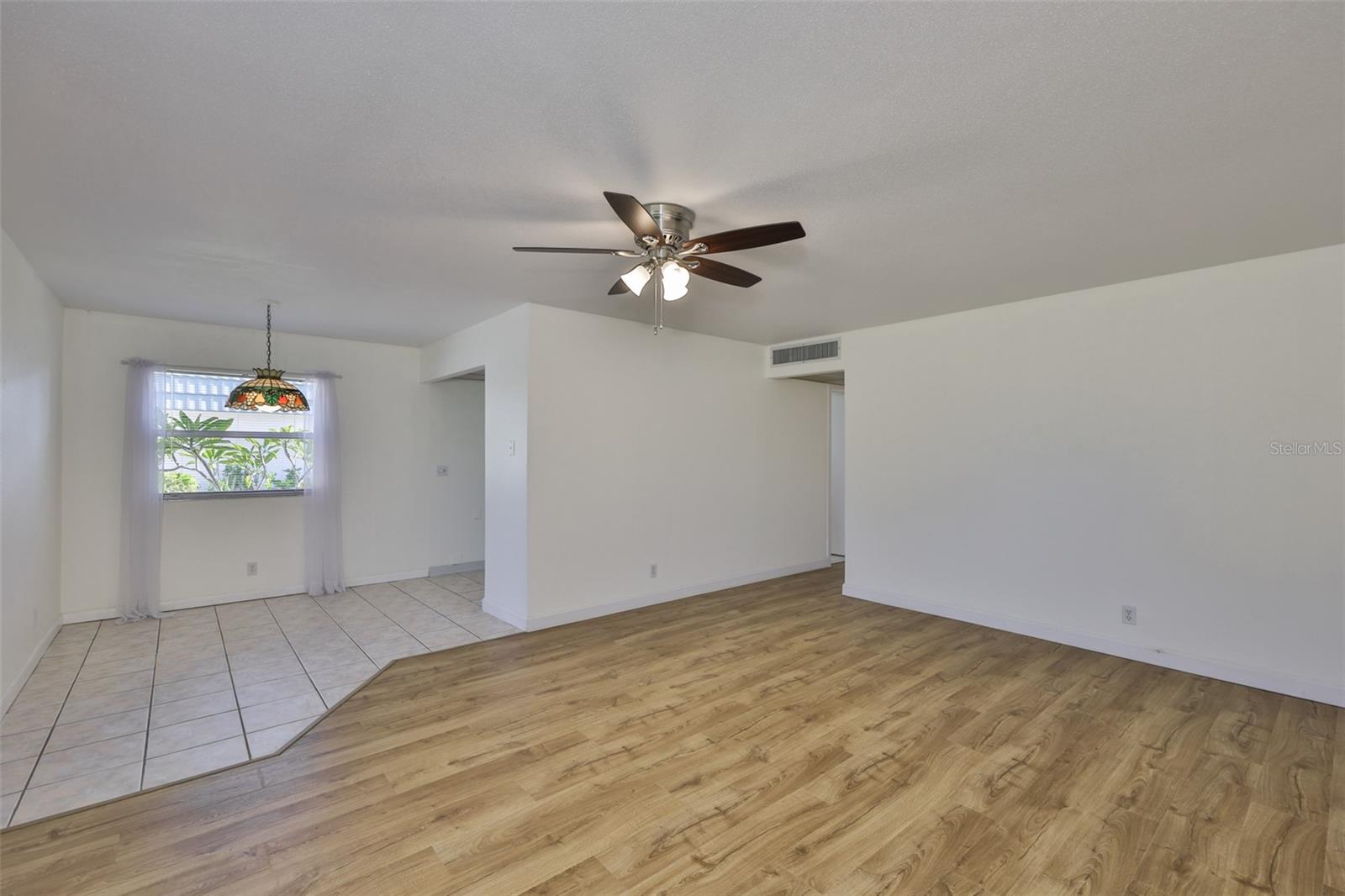 1811 Bedford Ln #153 Property Photo 5