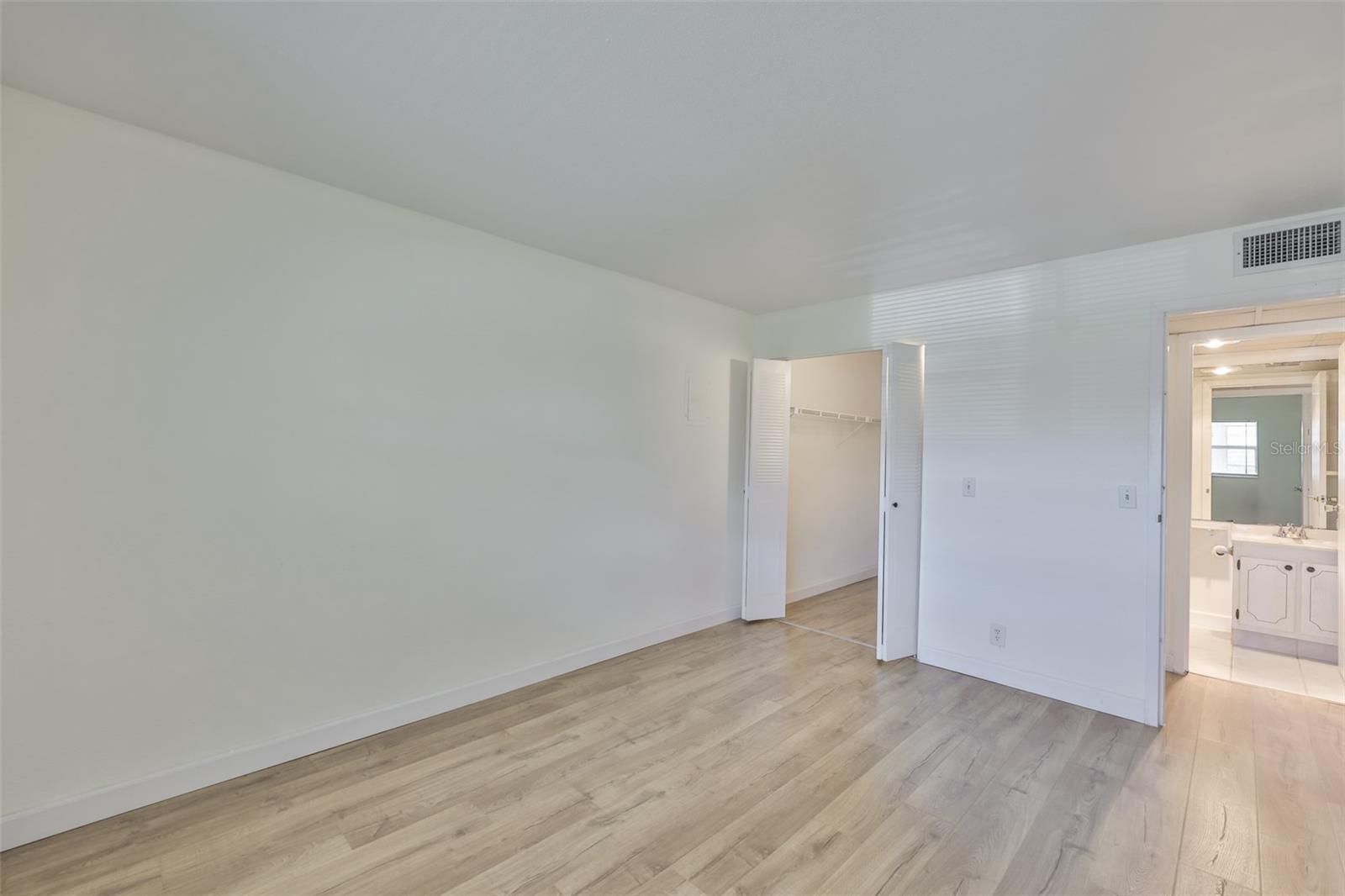 1811 Bedford Ln #153 Property Photo 11