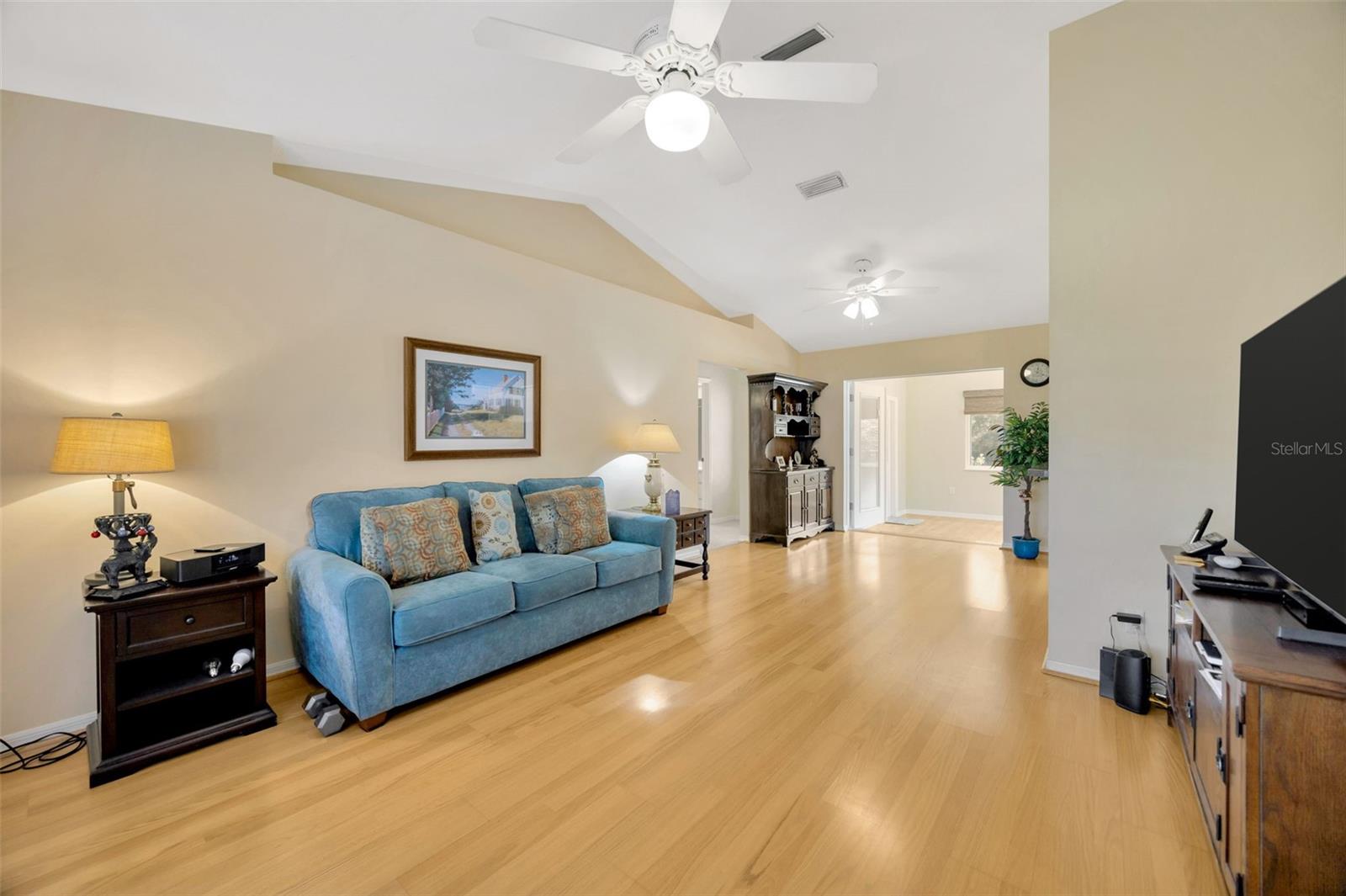 37157 Foxrun Pl Property Photo 4