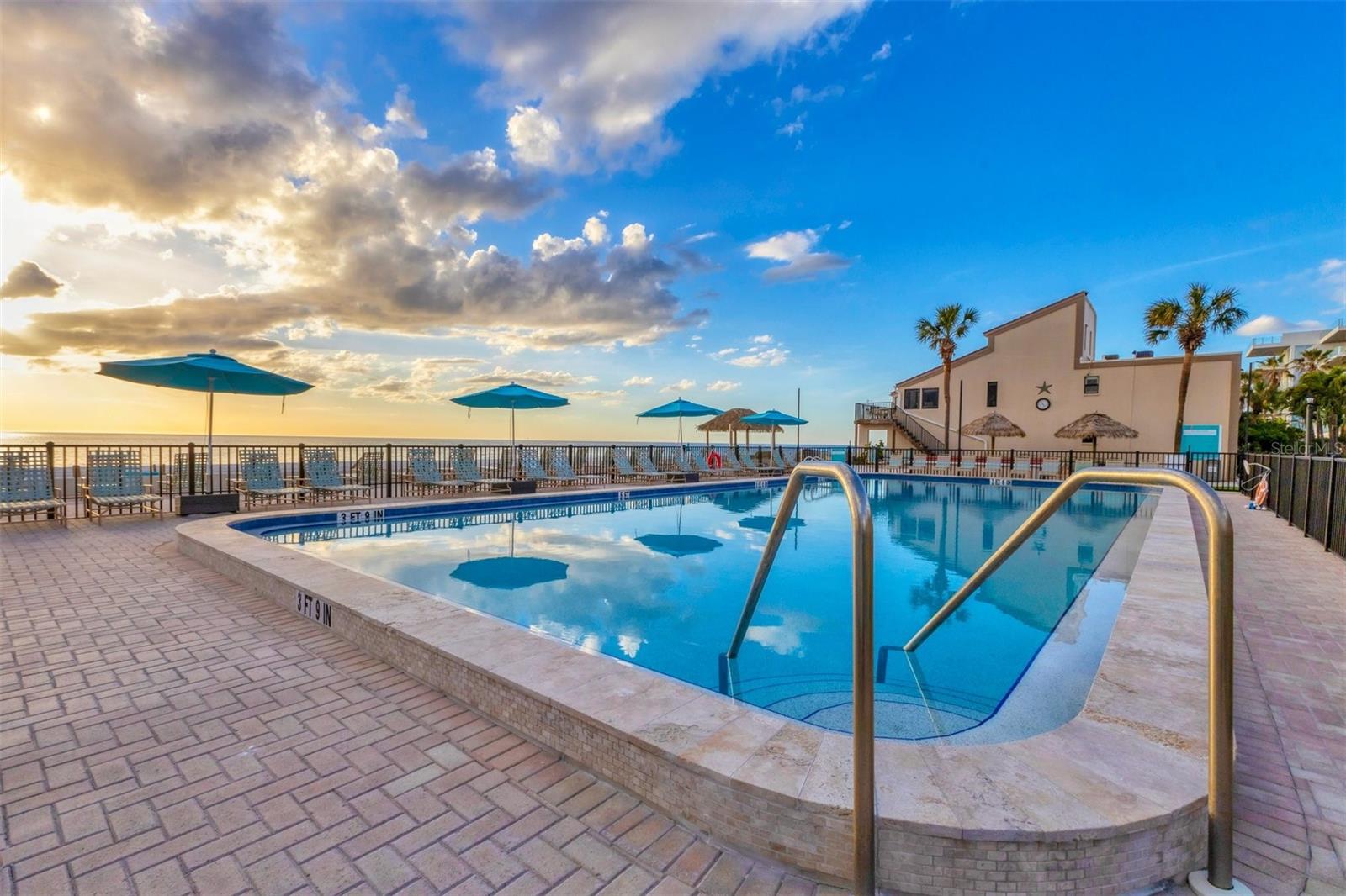 4621 Gulf Of Mexico Dr #10d Property Photo 3