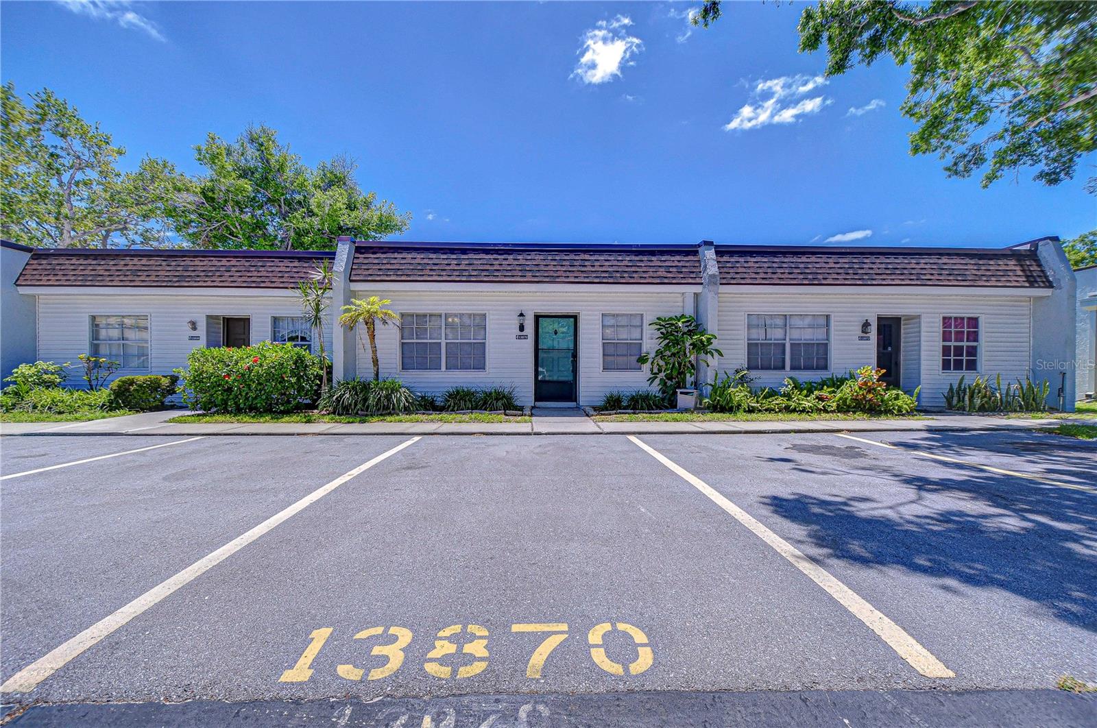 13870 OAKWOOD LN Property Photo 1