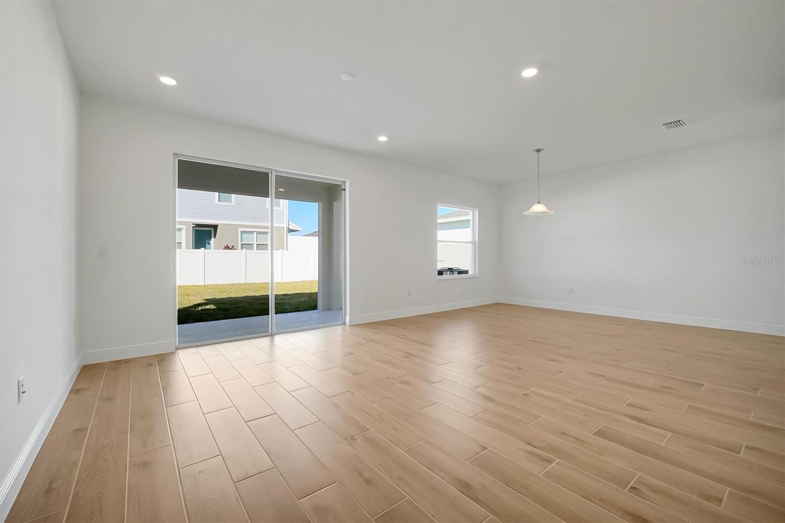 5745 Wallis Ln Property Photo 6