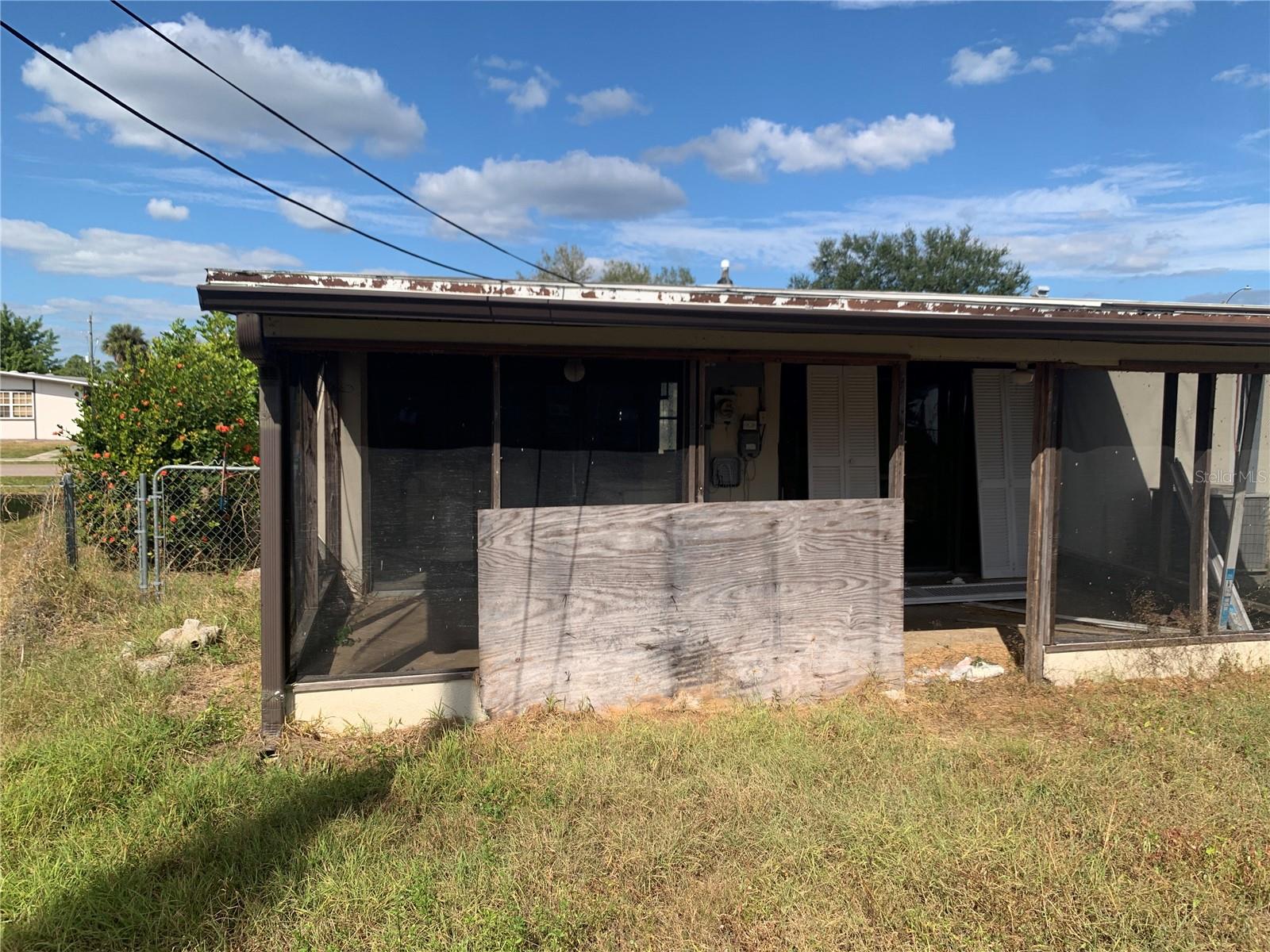 21115 Glendale Ave Property Photo 8