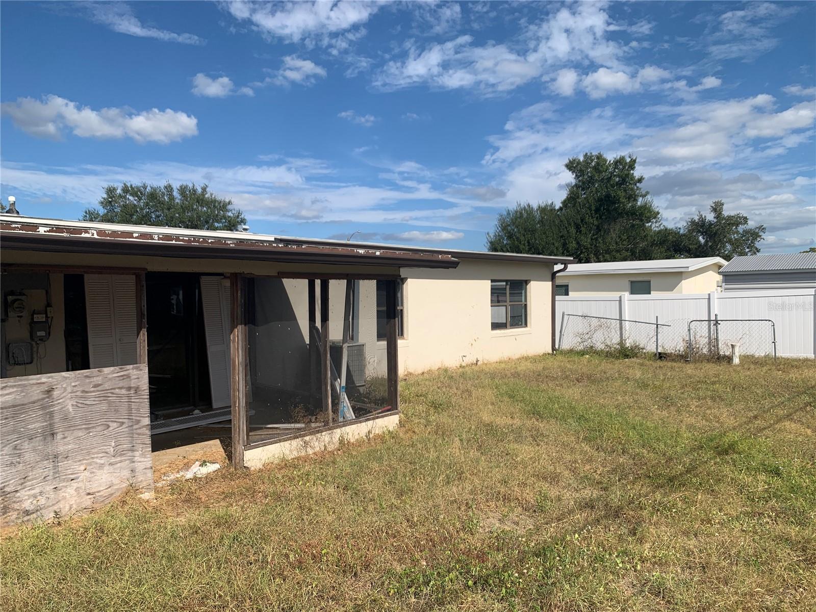 21115 Glendale Ave Property Photo 9