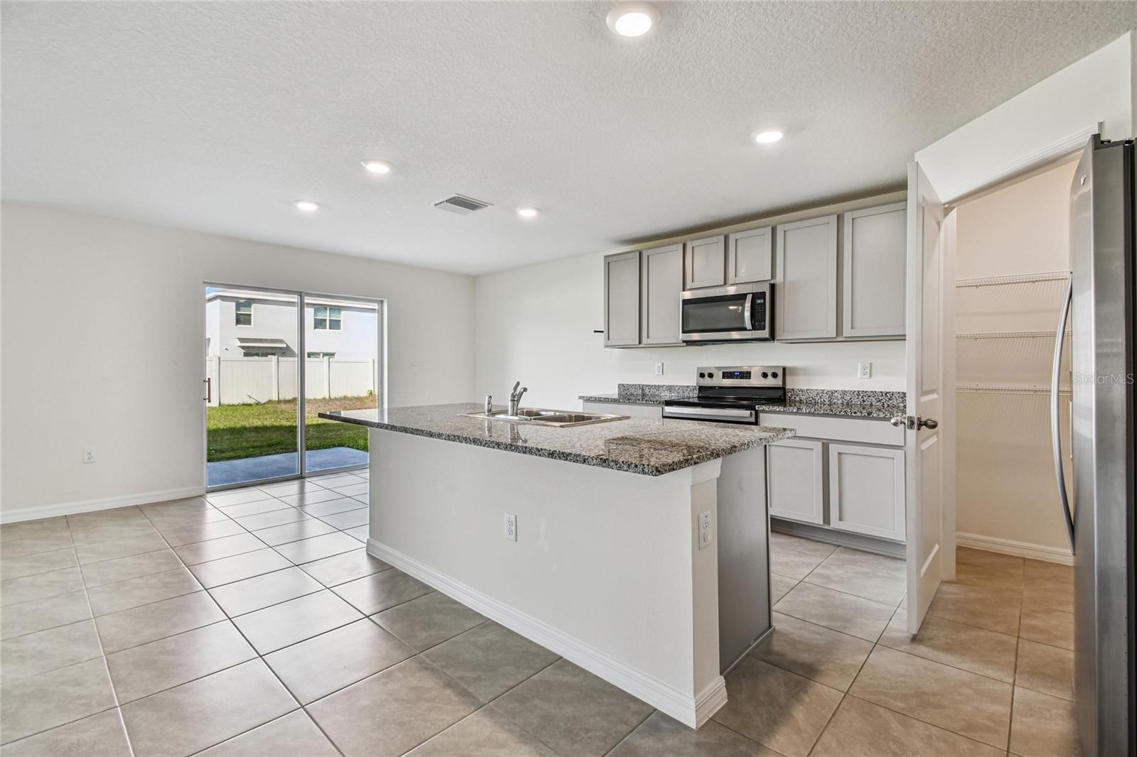 9208 Mission Bay Pl Property Photo 4